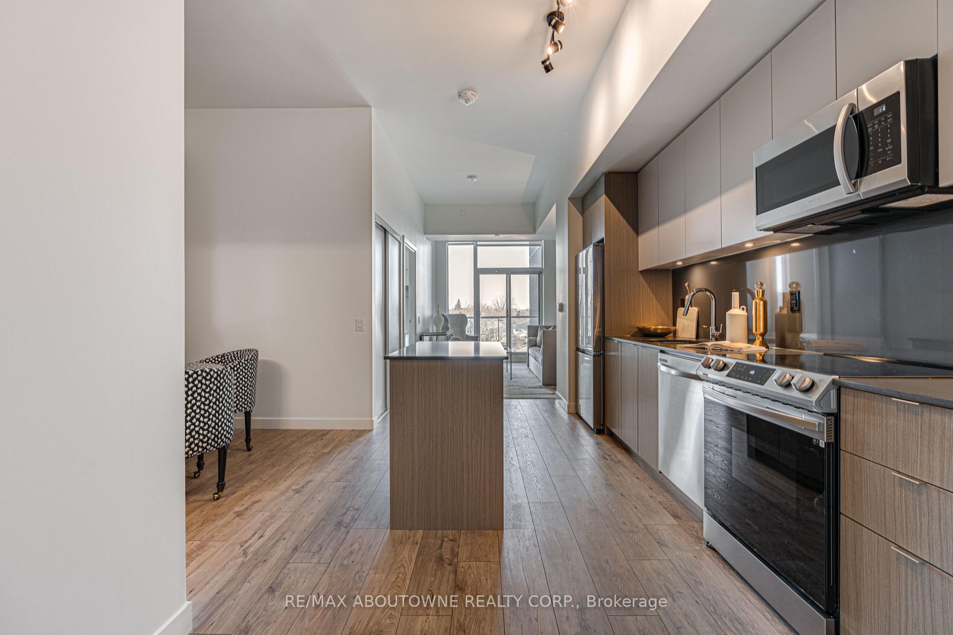 Photo 4 of Unit BO908, 133 Bronte Road, Oakville, Bronte — HOMEH