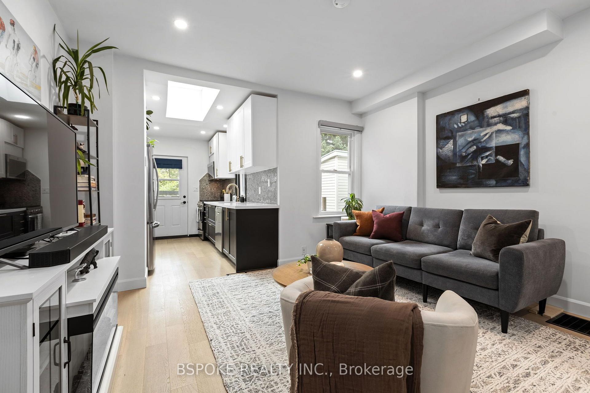 Photo 3 of 546 Main Street, Toronto, Woodbine-Lumsden — HOMEH