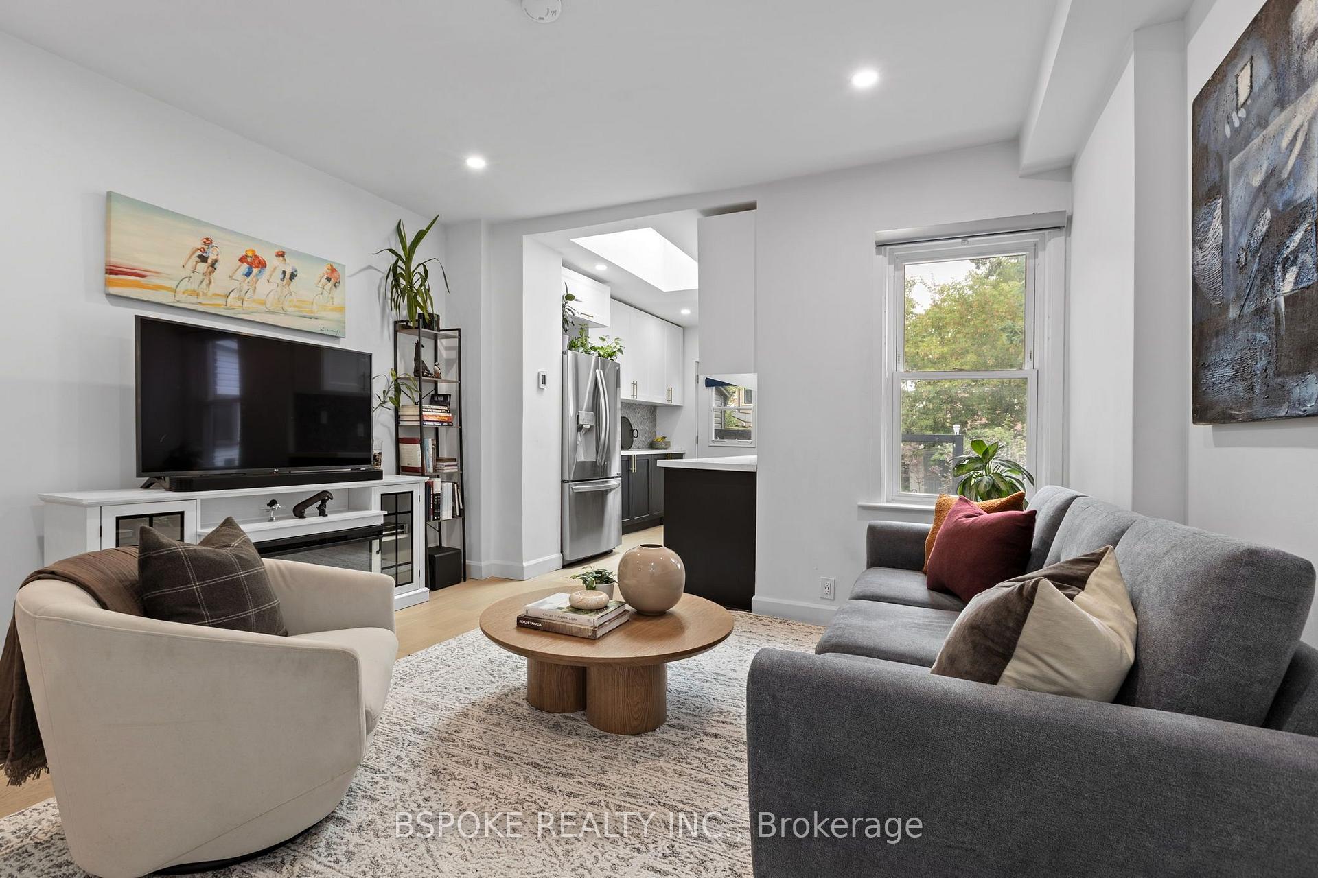 Photo 4 of 546 Main Street, Toronto, Woodbine-Lumsden — HOMEH