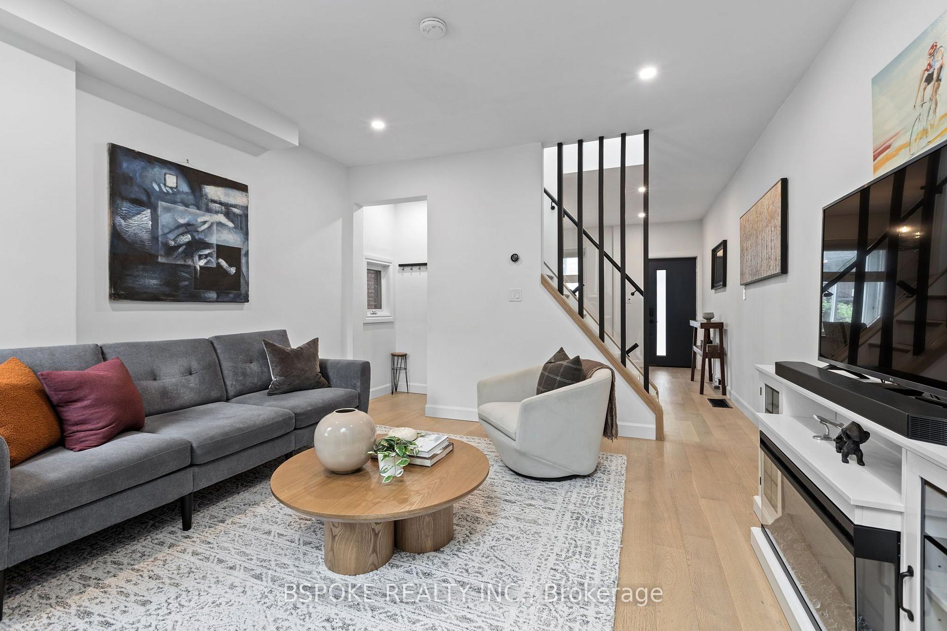 Photo 5 of 546 Main Street, Toronto, Woodbine-Lumsden — HOMEH