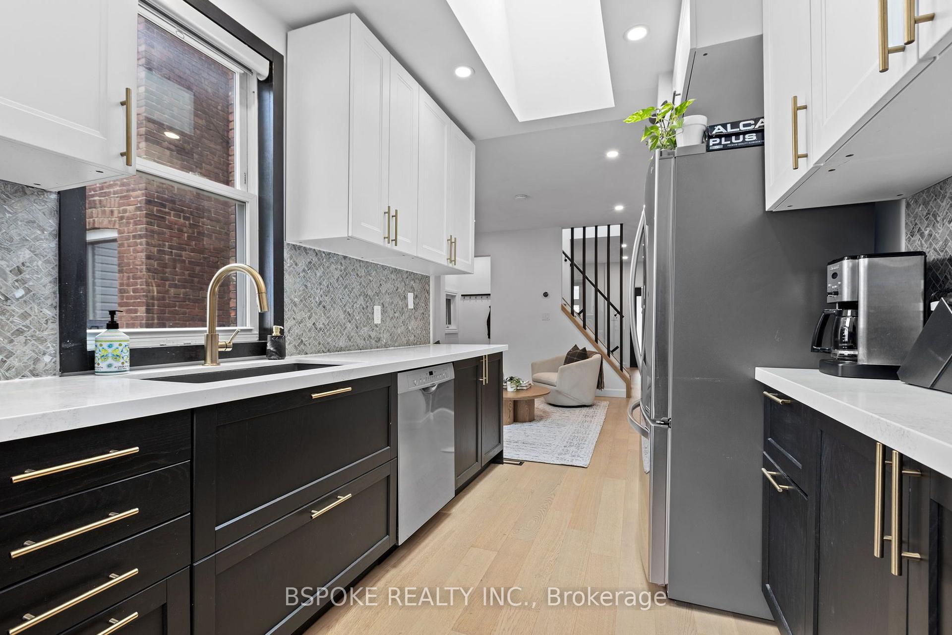 Photo 8 of 546 Main Street, Toronto, Woodbine-Lumsden — HOMEH