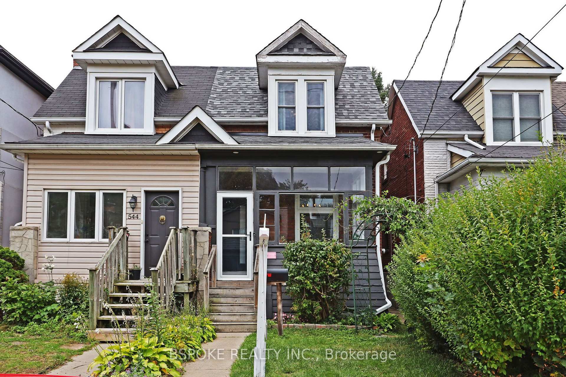 Photo 19 of 546 Main Street, Toronto, Woodbine-Lumsden — HOMEH