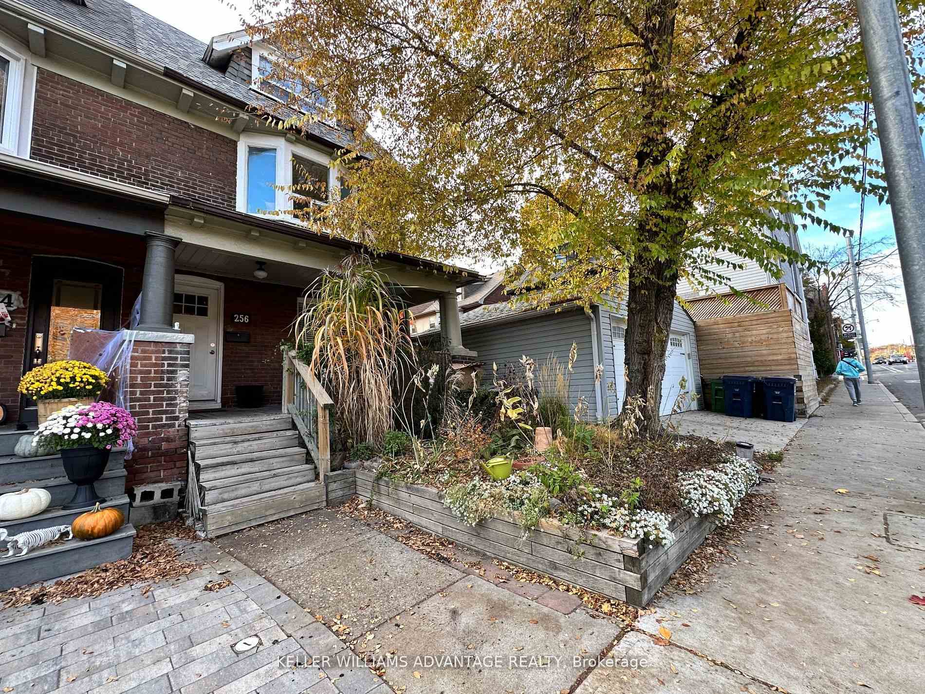 Photo of Unit Lower, 256 Woodbine Avenue