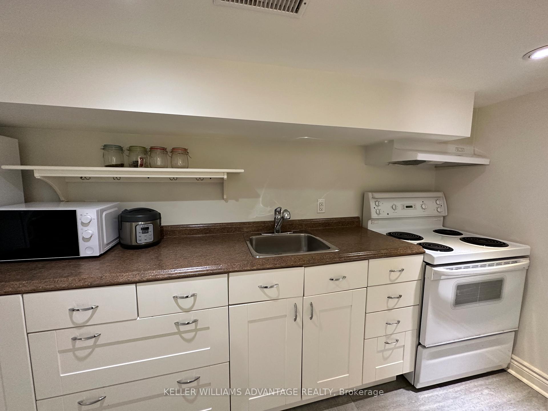 Photo 5 of Unit Lower, 256 Woodbine Avenue, Toronto, The Beaches — HOMEH