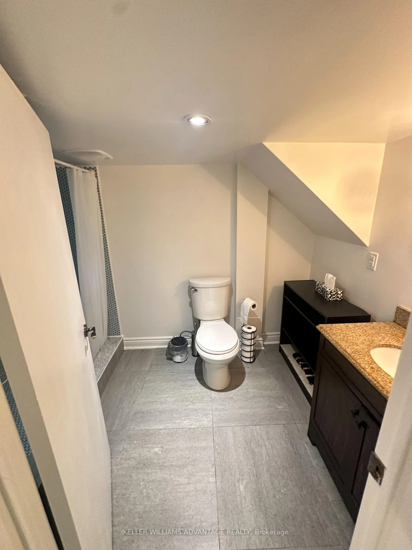Photo 11 of Unit Lower, 256 Woodbine Avenue, Toronto, The Beaches — HOMEH
