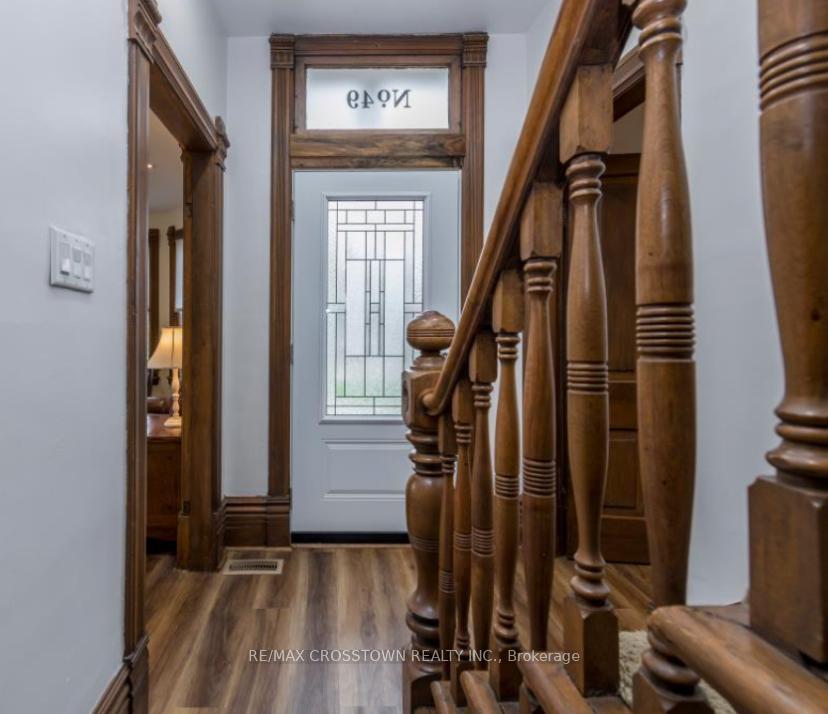 Photo 5 of 49 Park Street, Barrie, Queen's Park — HOMEH