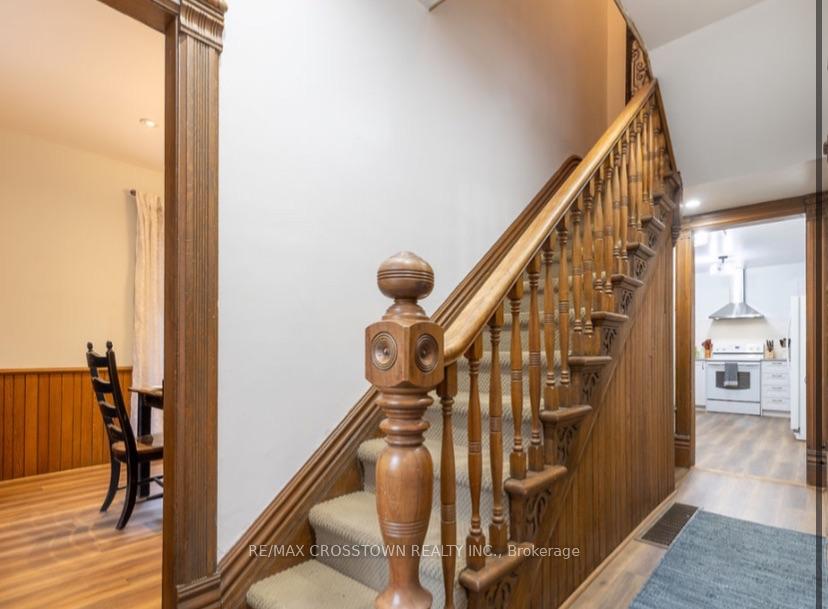 Photo 6 of 49 Park Street, Barrie, Queen's Park — HOMEH