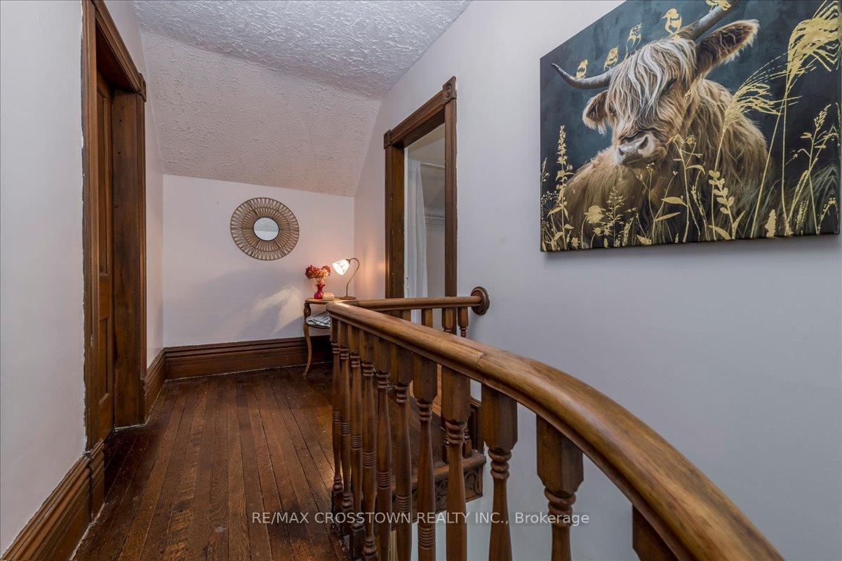 Photo 8 of 49 Park Street, Barrie, Queen's Park — HOMEH