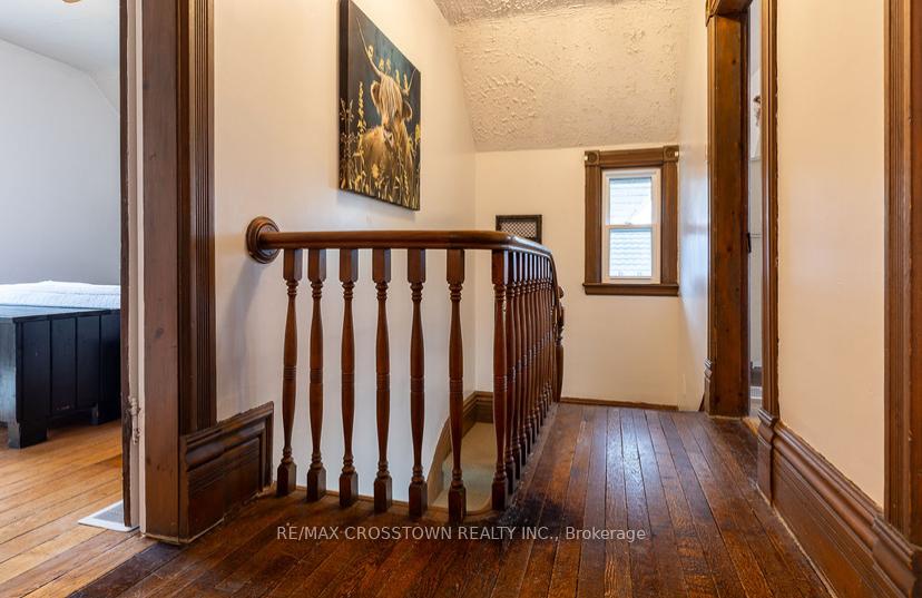 Photo 9 of 49 Park Street, Barrie, Queen's Park — HOMEH