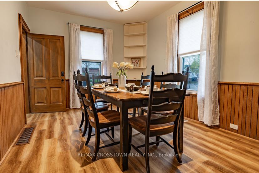 Photo 11 of 49 Park Street, Barrie, Queen's Park — HOMEH