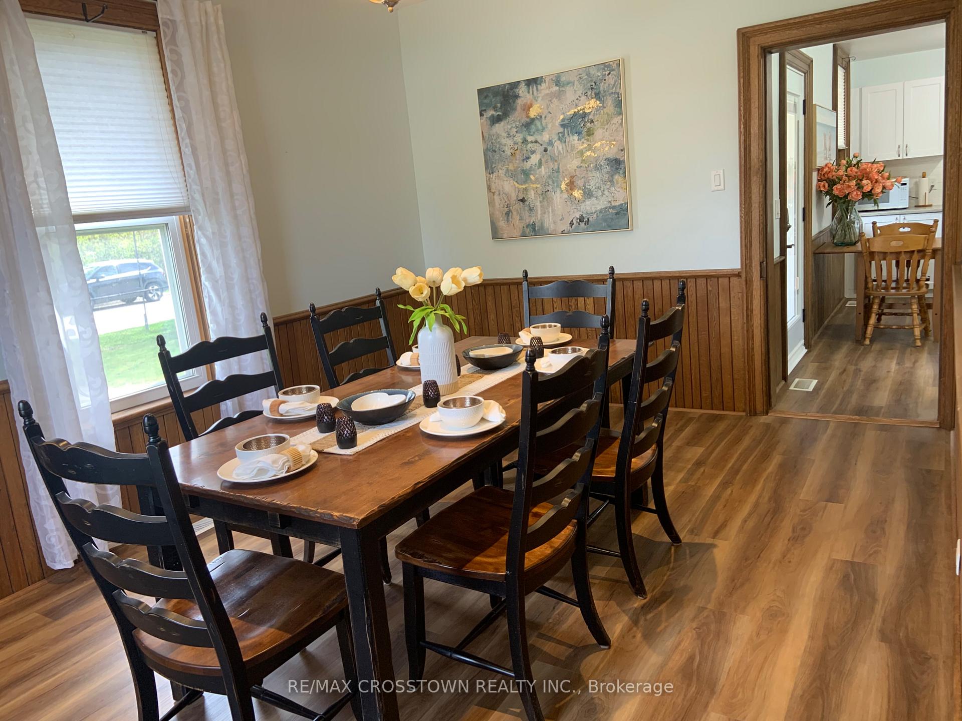 Photo 12 of 49 Park Street, Barrie, Queen's Park — HOMEH