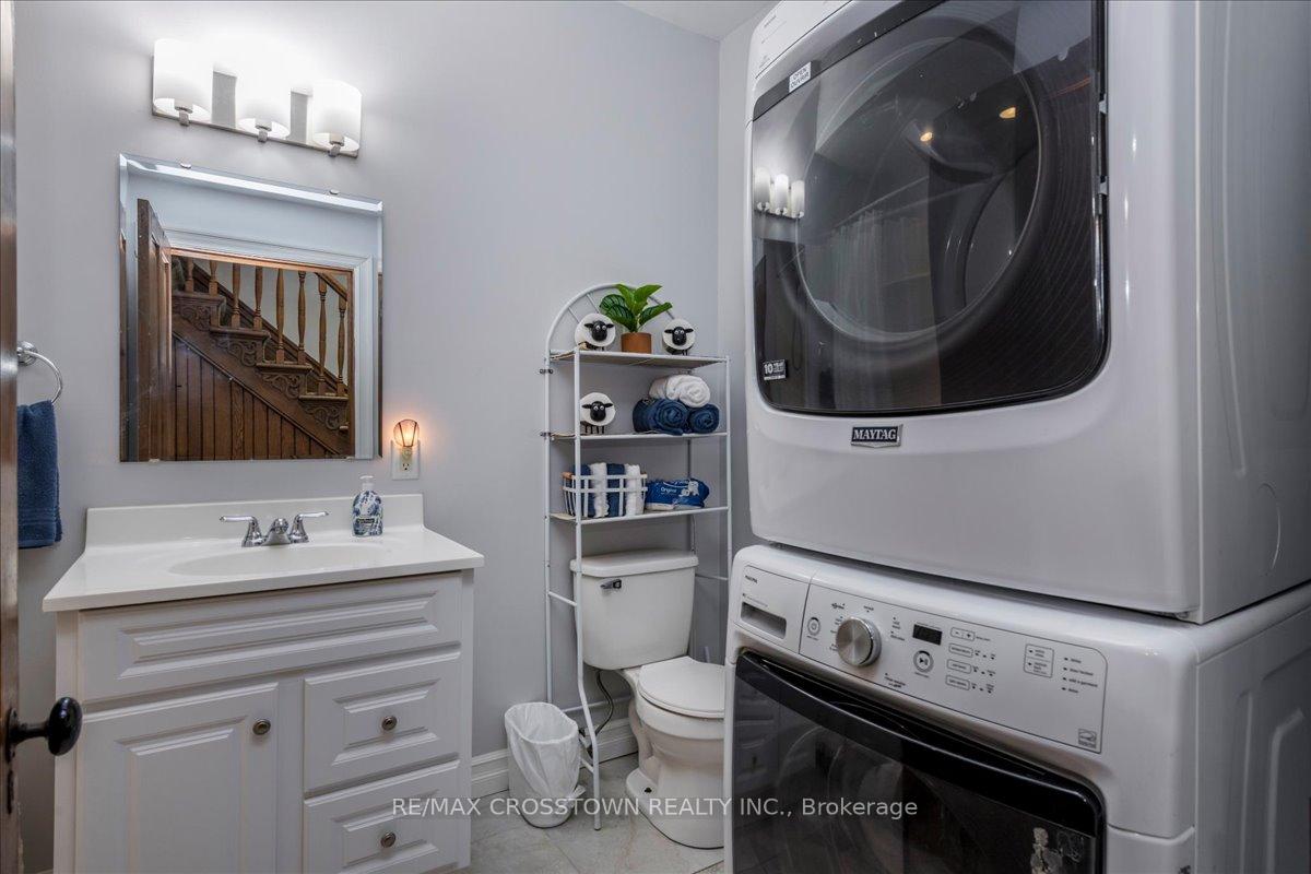 Photo 16 of 49 Park Street, Barrie, Queen's Park — HOMEH