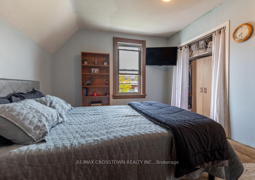 Photo 21 of 49 Park Street, Barrie, Queen's Park — HOMEH