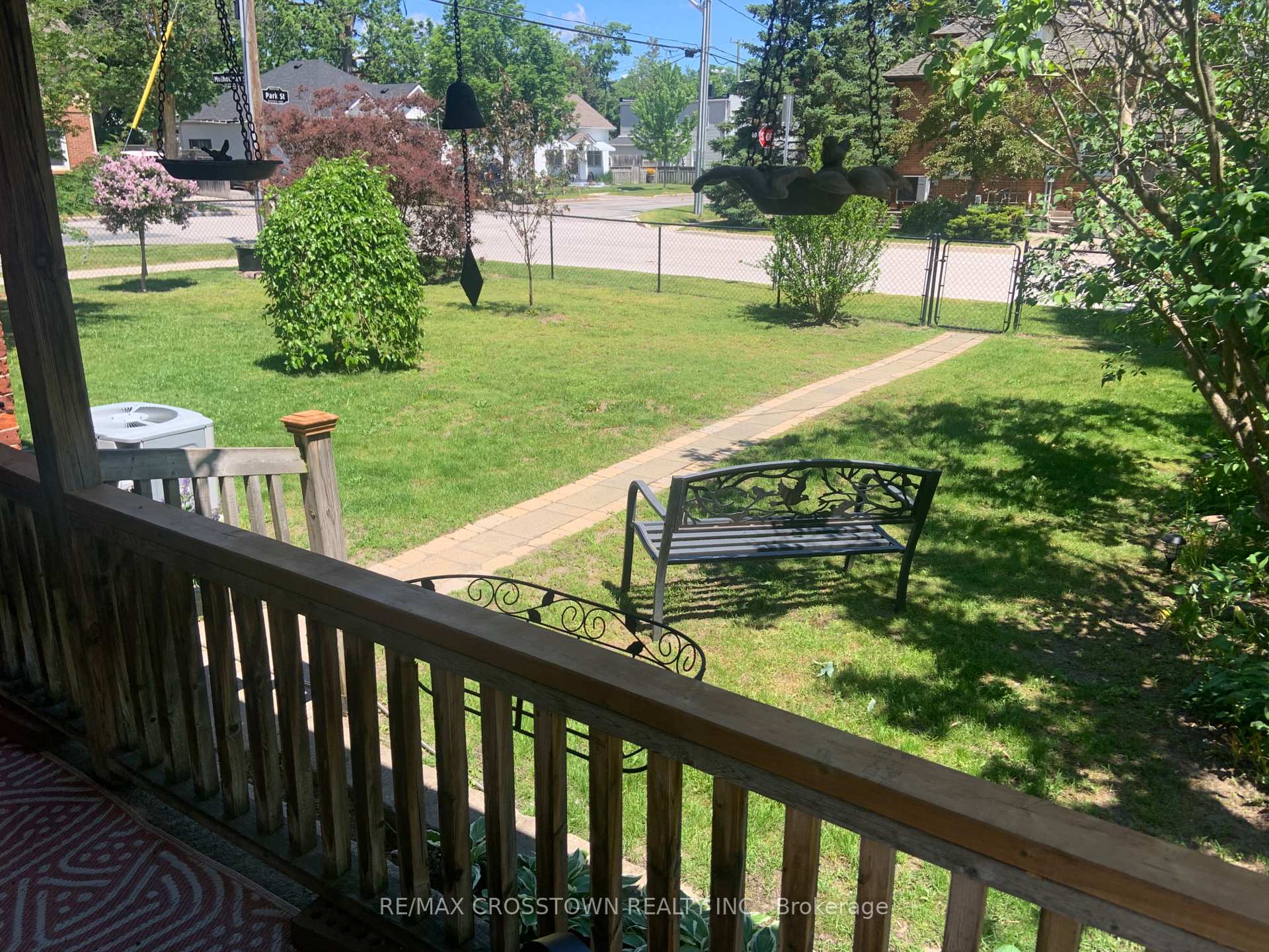 Photo 24 of 49 Park Street, Barrie, Queen's Park — HOMEH