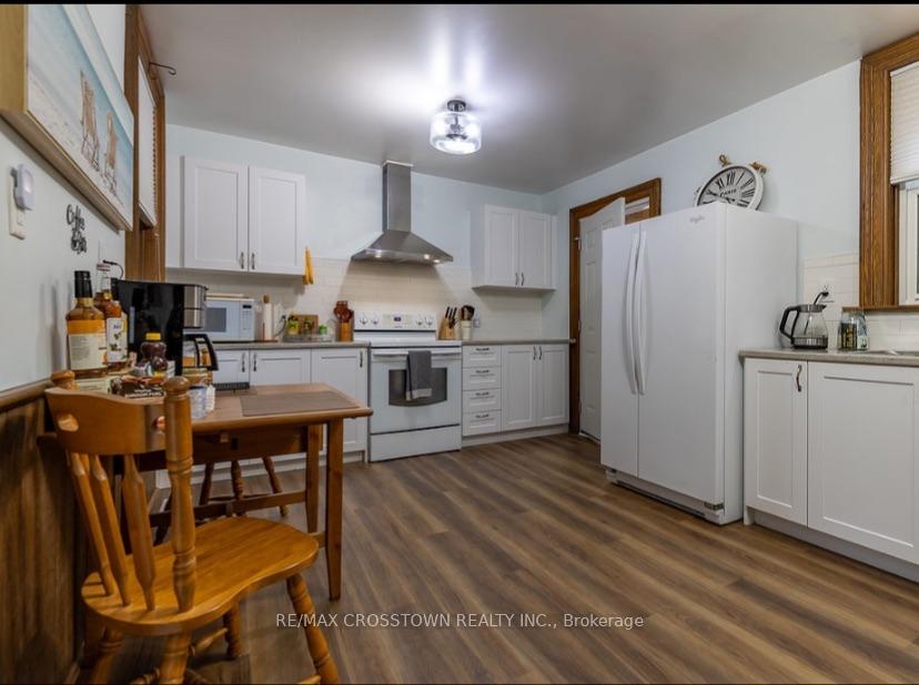 Photo 31 of 49 Park Street, Barrie, Queen's Park — HOMEH