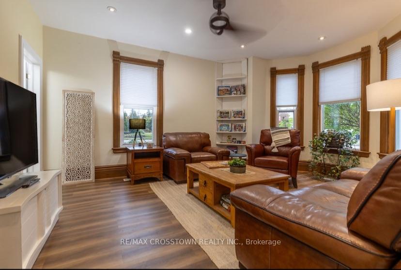 Photo 34 of 49 Park Street, Barrie, Queen's Park — HOMEH