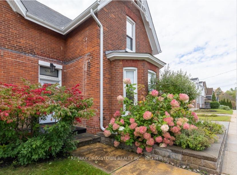 Photo 4 of 49 Park Street, Barrie, Queen's Park — HOMEH
