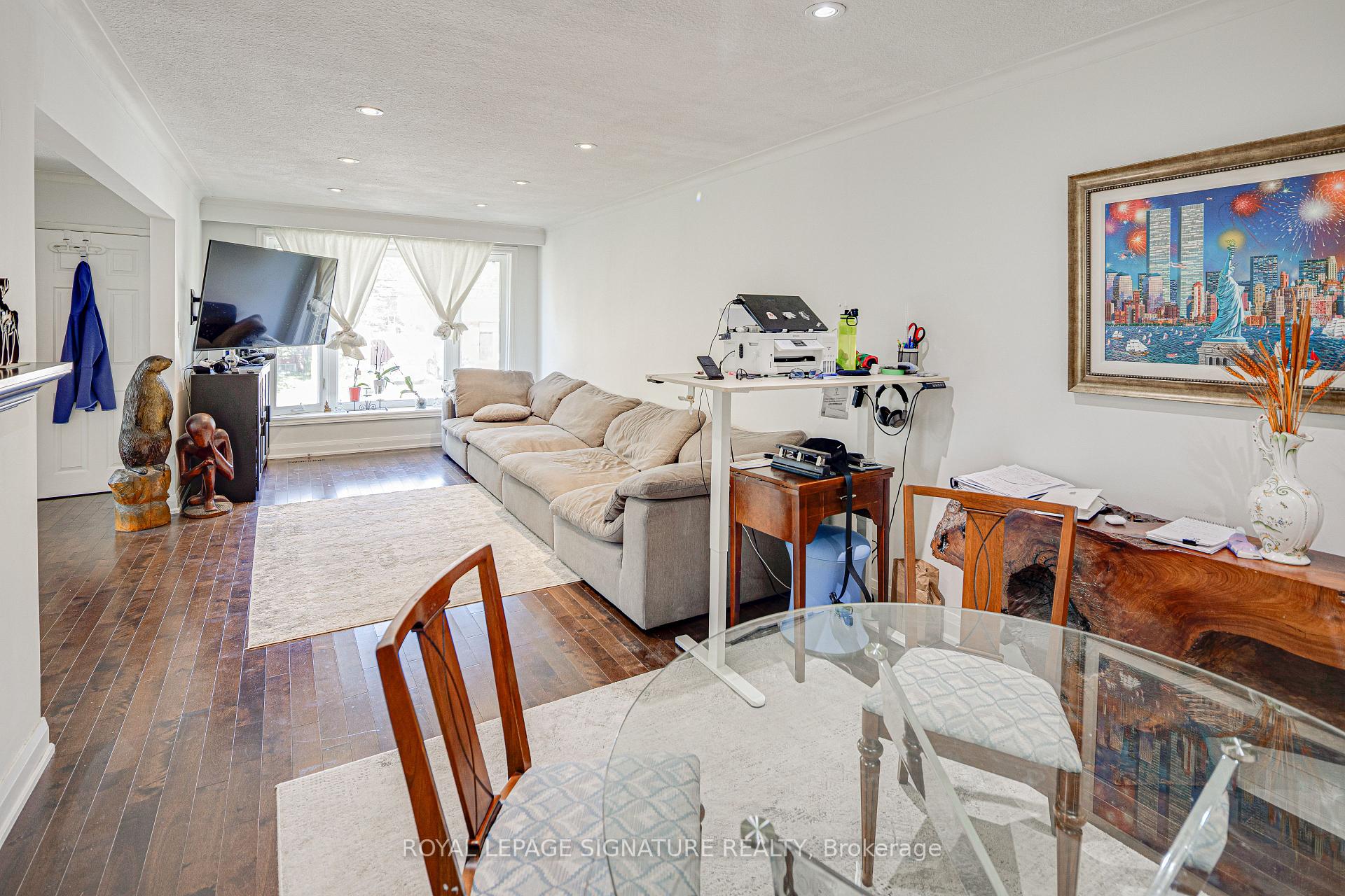 Photo 4 of 45 Fenelon Drive, North York, Parkwoods-Donalda — HOMEH