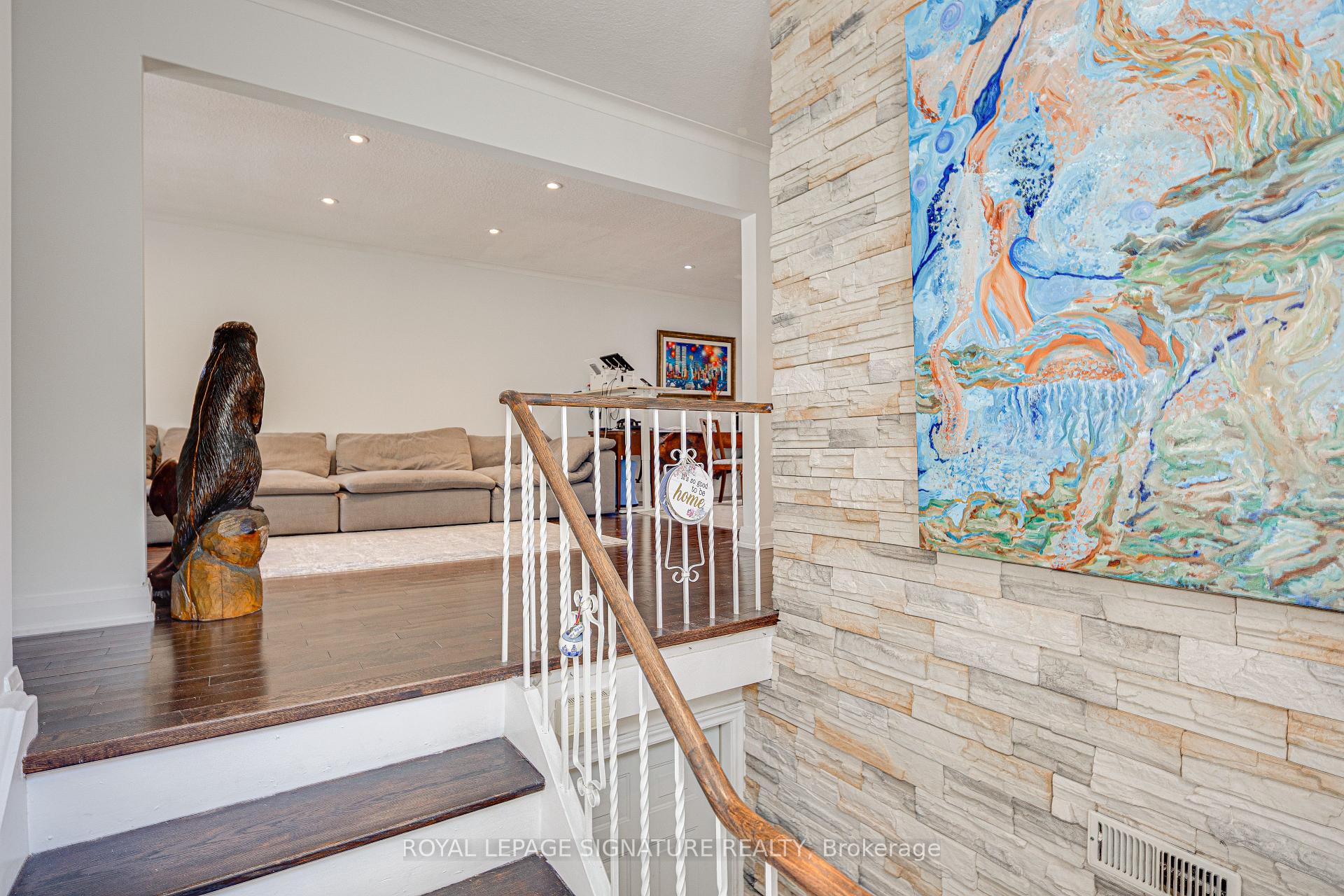 Photo 7 of 45 Fenelon Drive, North York, Parkwoods-Donalda — HOMEH