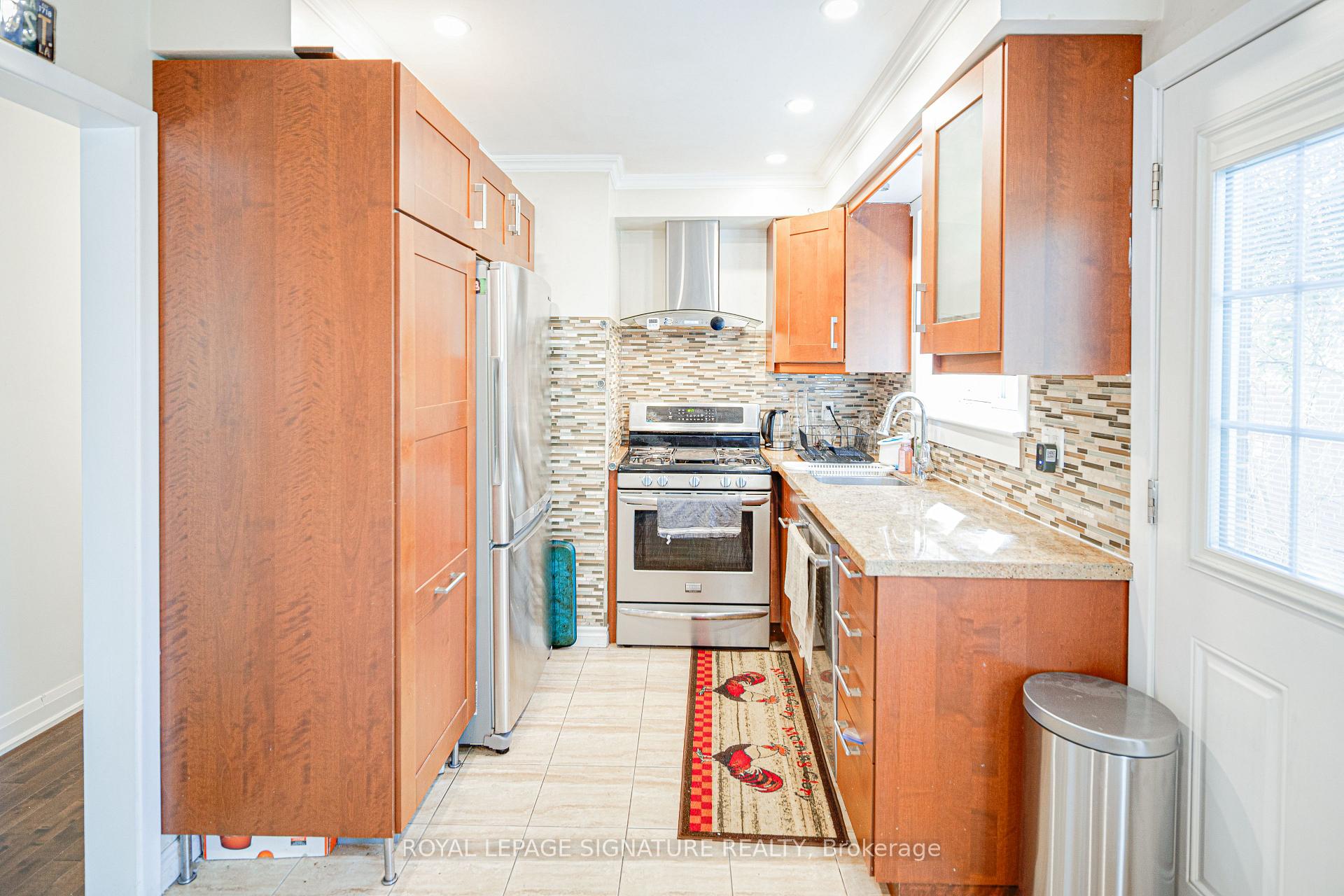 Photo 11 of 45 Fenelon Drive, North York, Parkwoods-Donalda — HOMEH