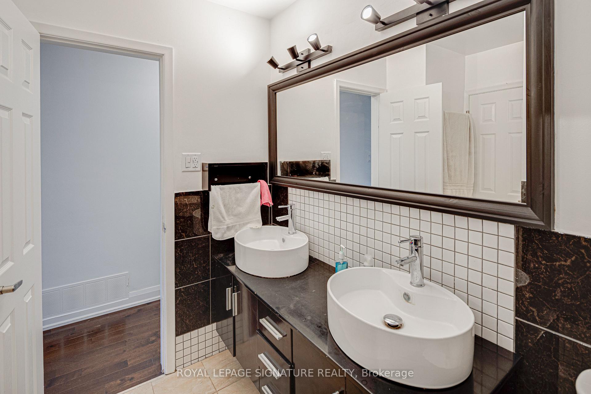 Photo 14 of 45 Fenelon Drive, North York, Parkwoods-Donalda — HOMEH