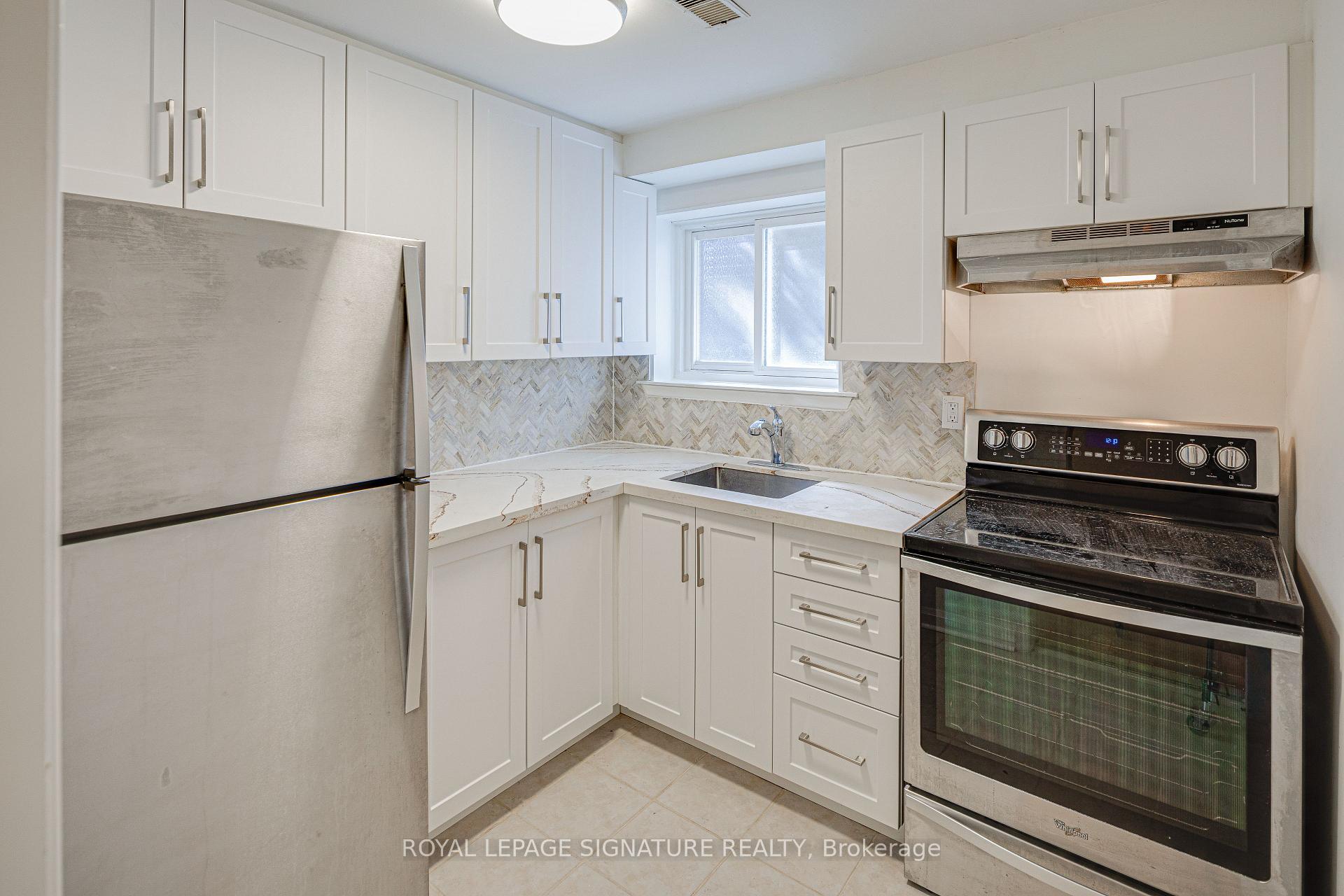 Photo 24 of 45 Fenelon Drive, North York, Parkwoods-Donalda — HOMEH