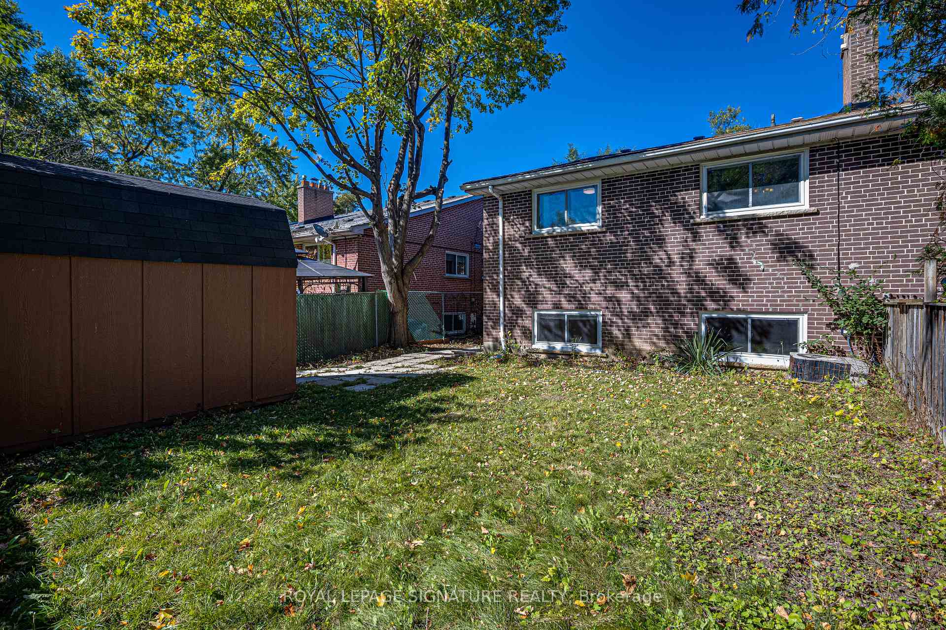 Photo 35 of 45 Fenelon Drive, North York, Parkwoods-Donalda — HOMEH