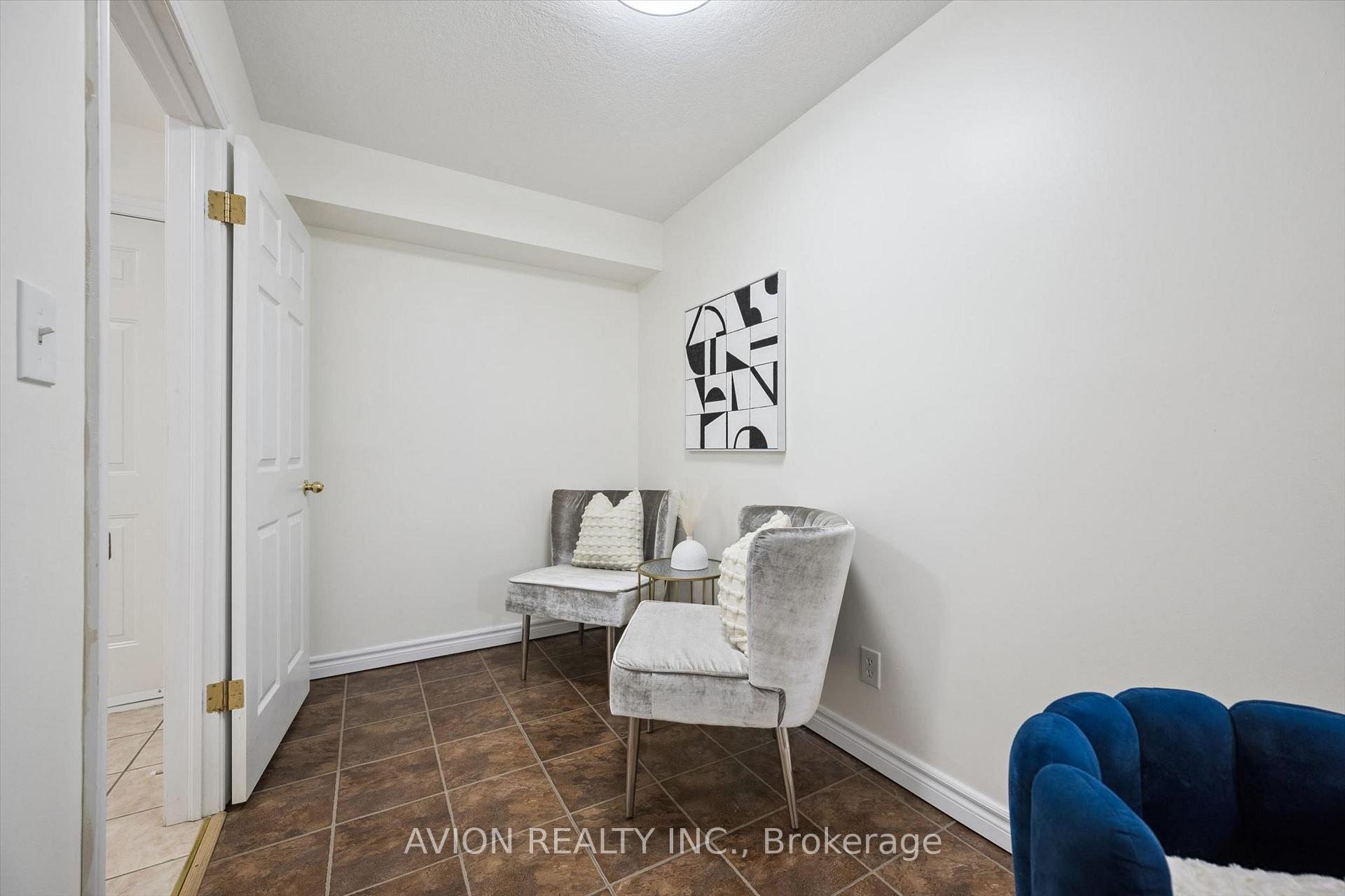 Photo 11 of 206 Buttercup Court, Waterloo, Erbsville/Laurelwood — HOMEH