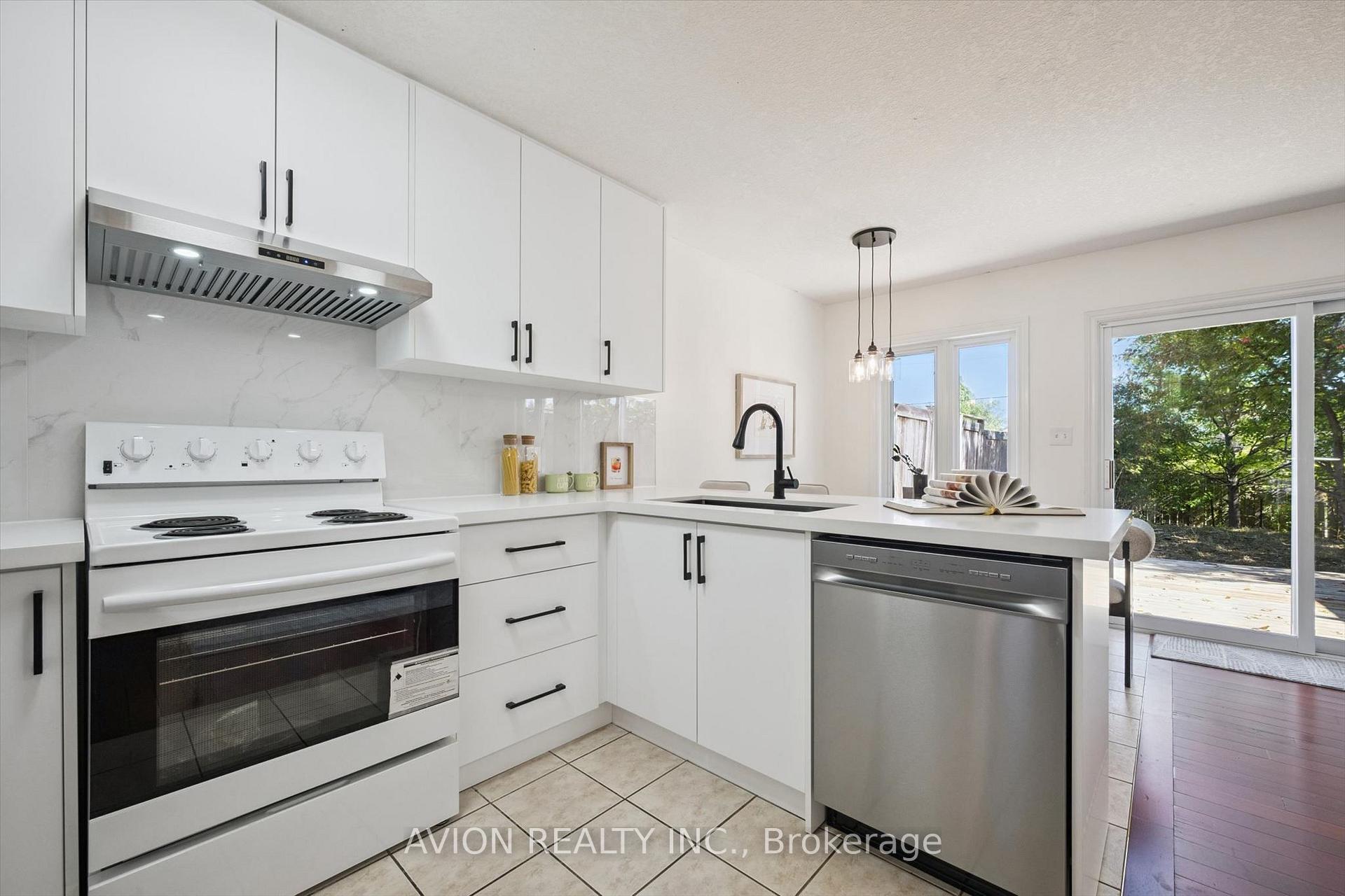 Photo 20 of 206 Buttercup Court, Waterloo, Erbsville/Laurelwood — HOMEH