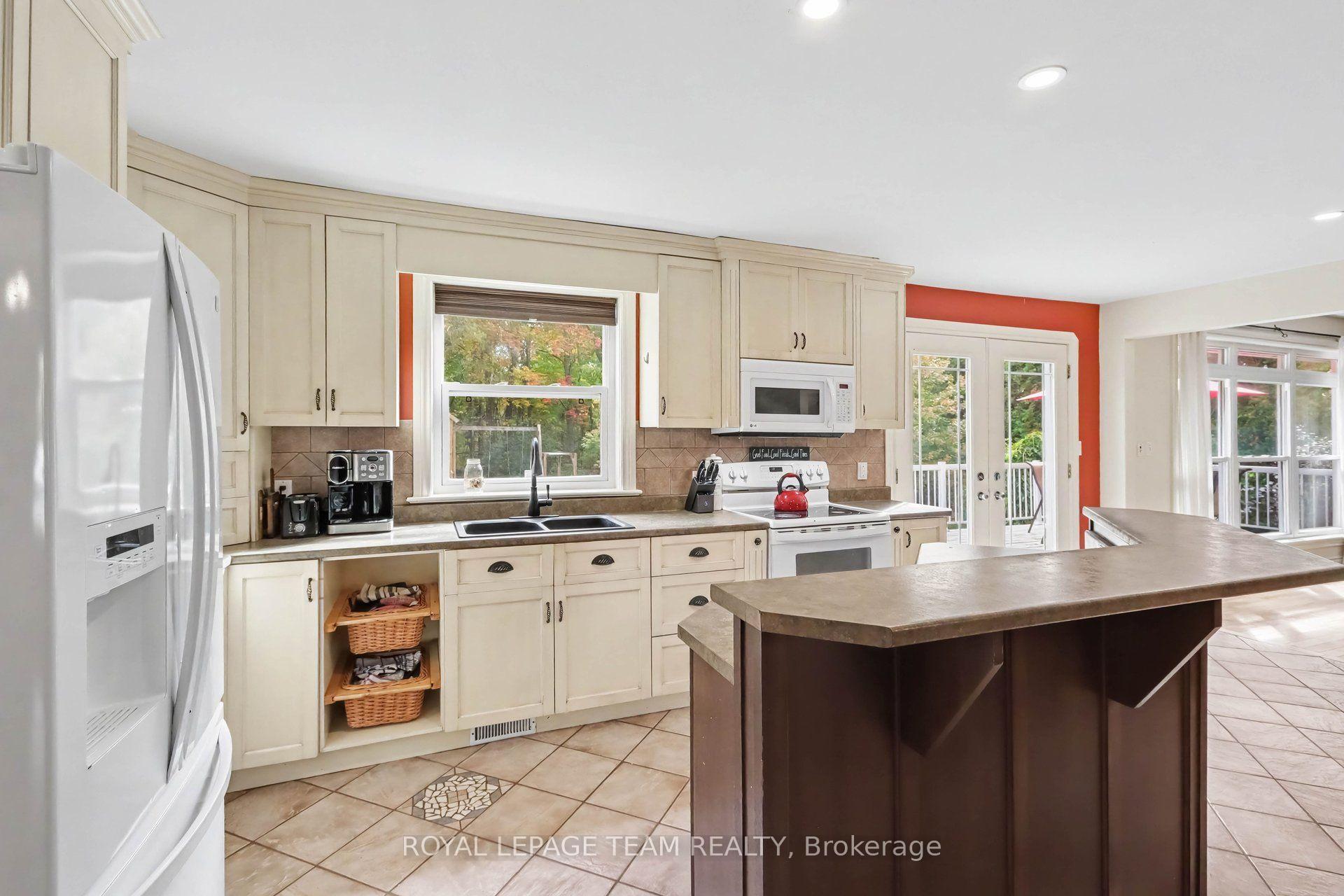 Photo 8 of 10496 St John Street, North Dundas, North Dundas (Mountain) Twp — HOMEH