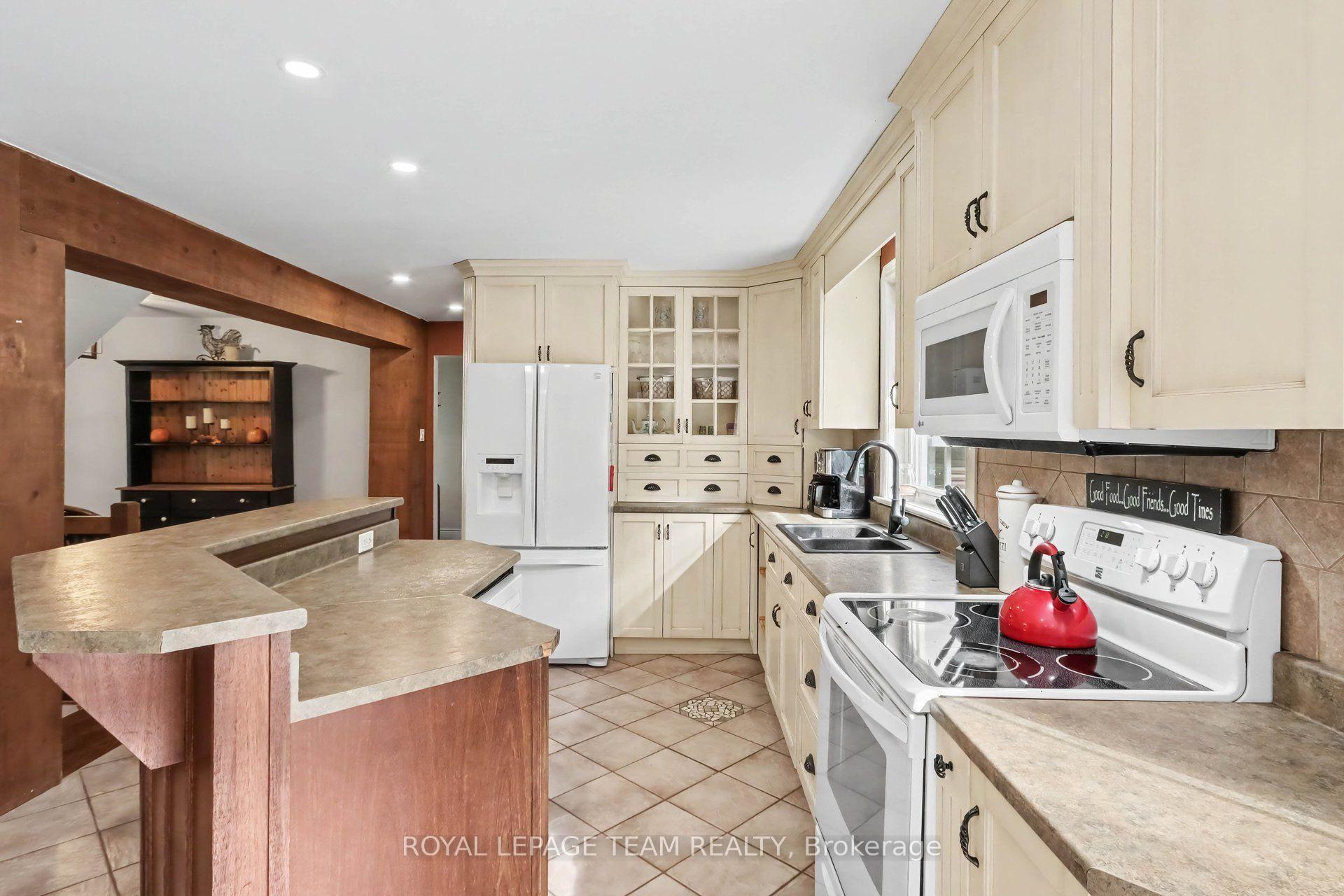 Photo 9 of 10496 St John Street, North Dundas, North Dundas (Mountain) Twp — HOMEH