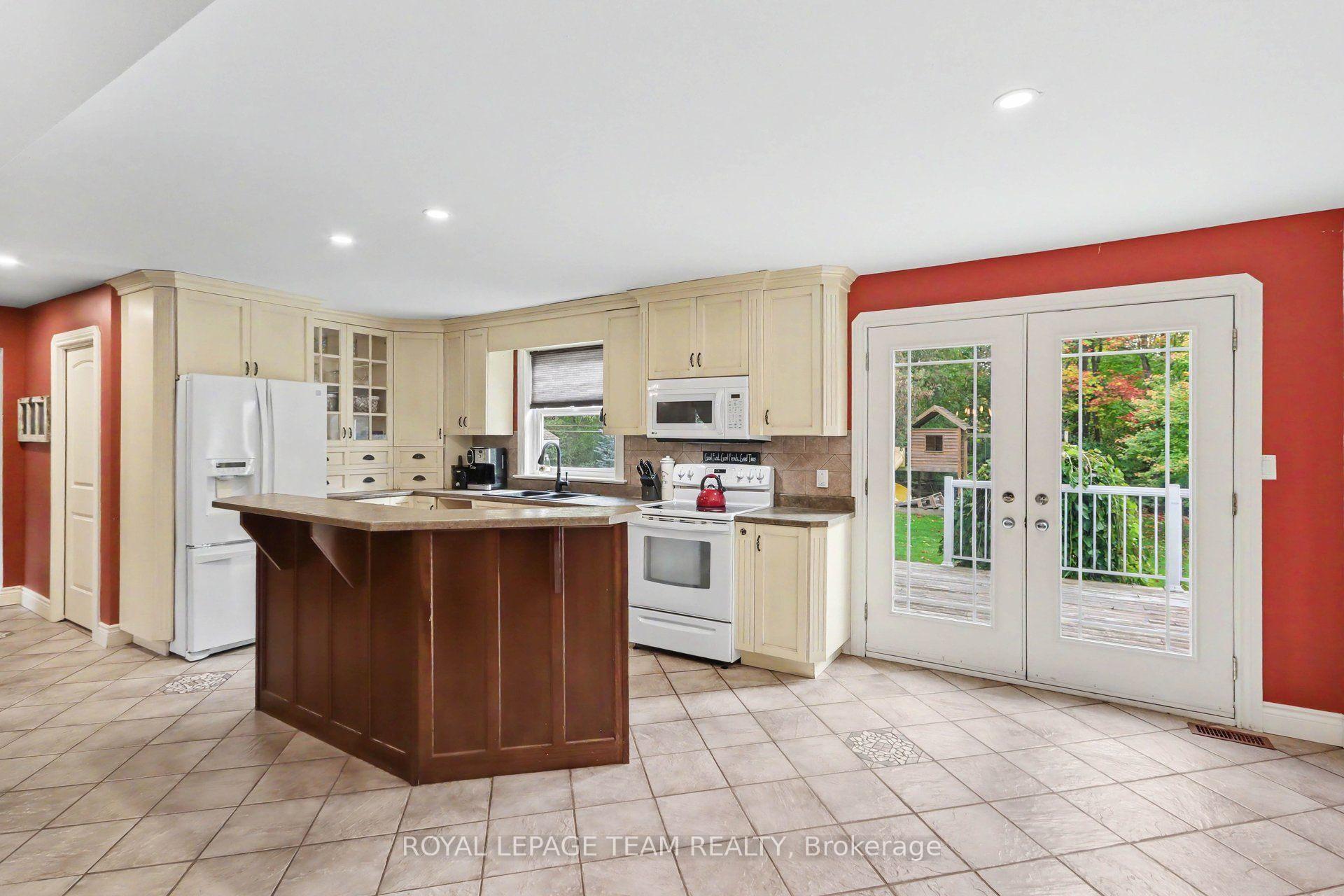 Photo 11 of 10496 St John Street, North Dundas, North Dundas (Mountain) Twp — HOMEH
