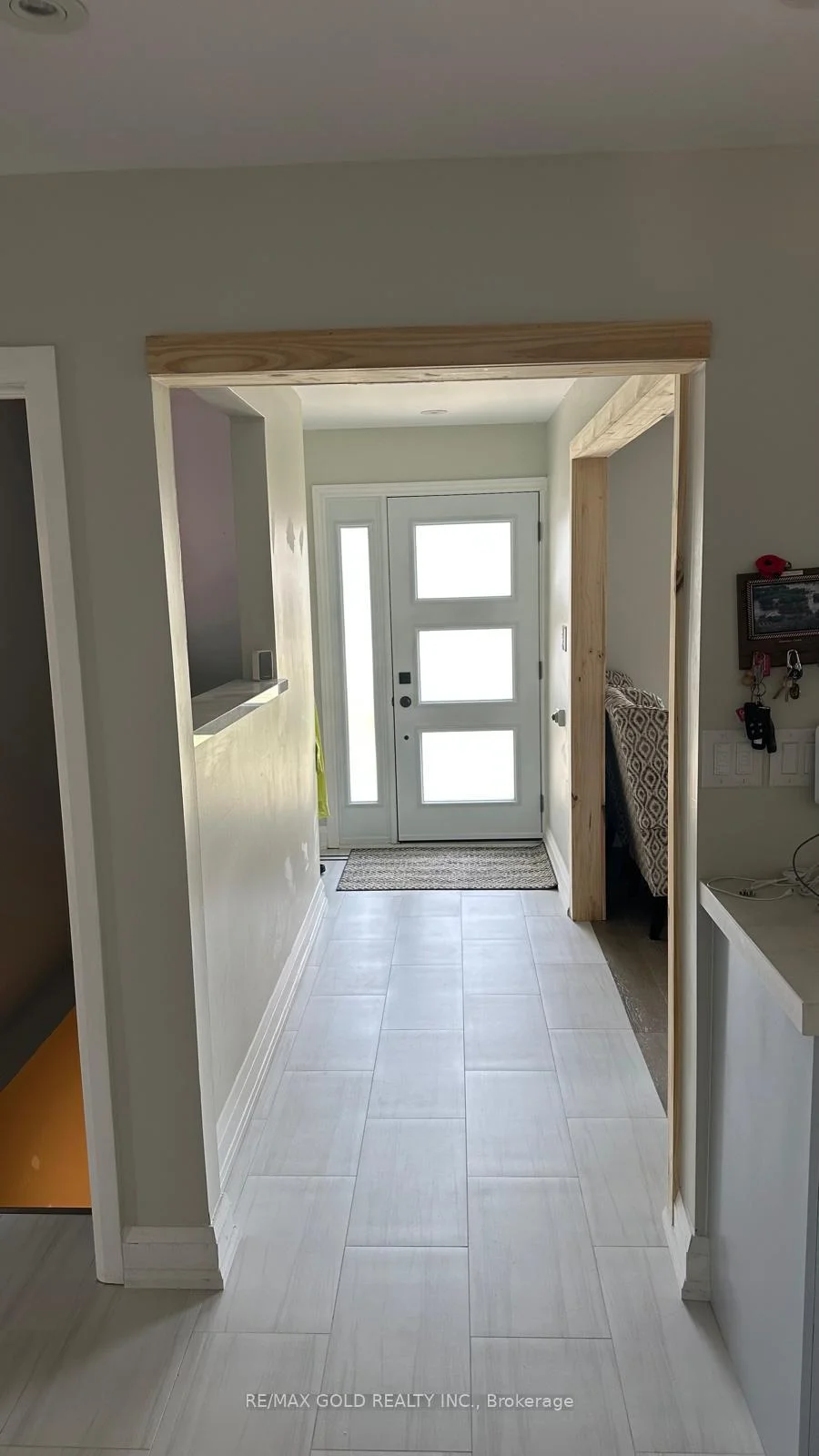 Photo 3 of 54 Alexander Street, New Tecumseth, Tottenham — HOMEH