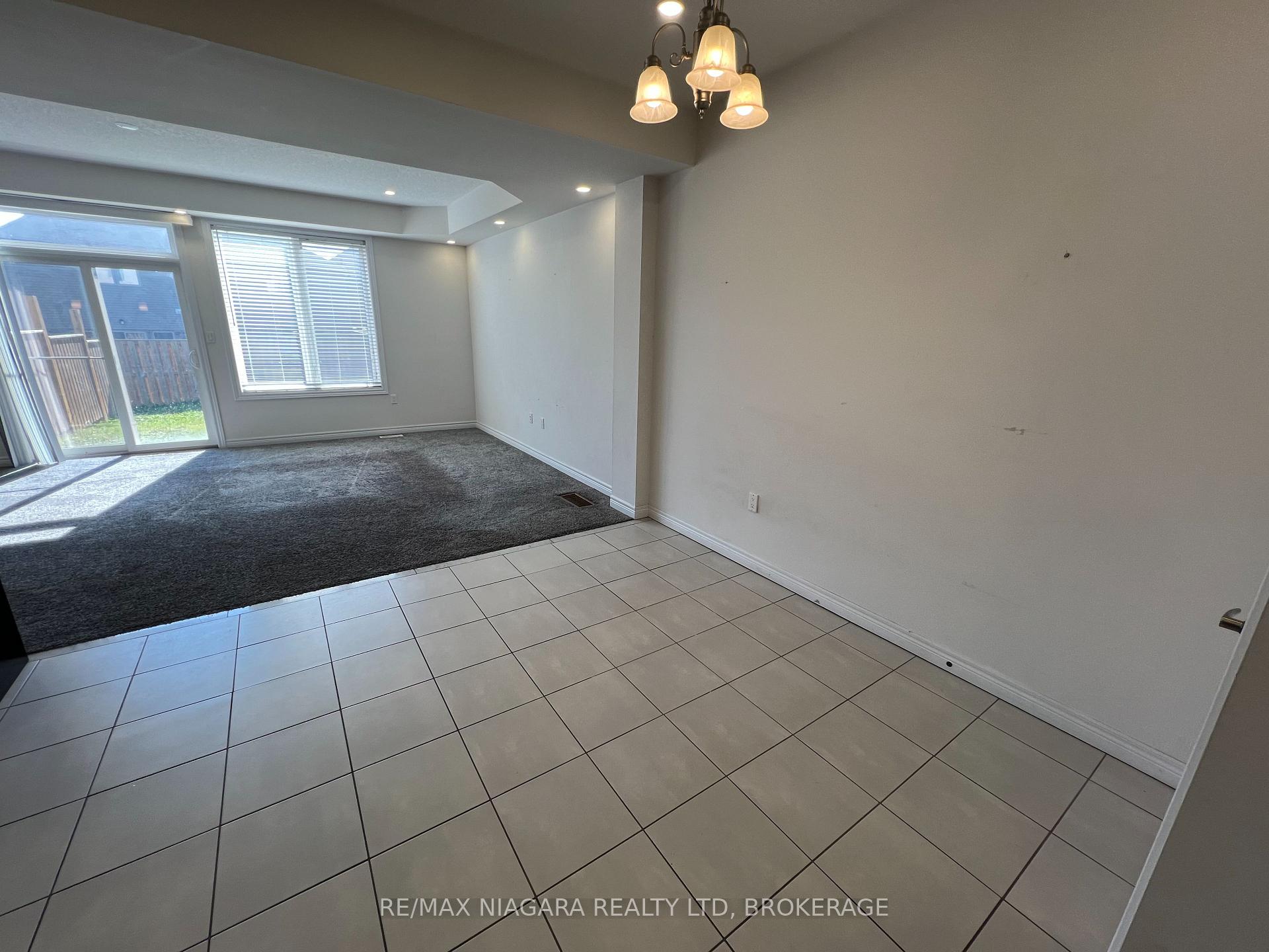 Photo 13 of 23 Fairgrounds Drive, Hamilton, Binbrook — HOMEH