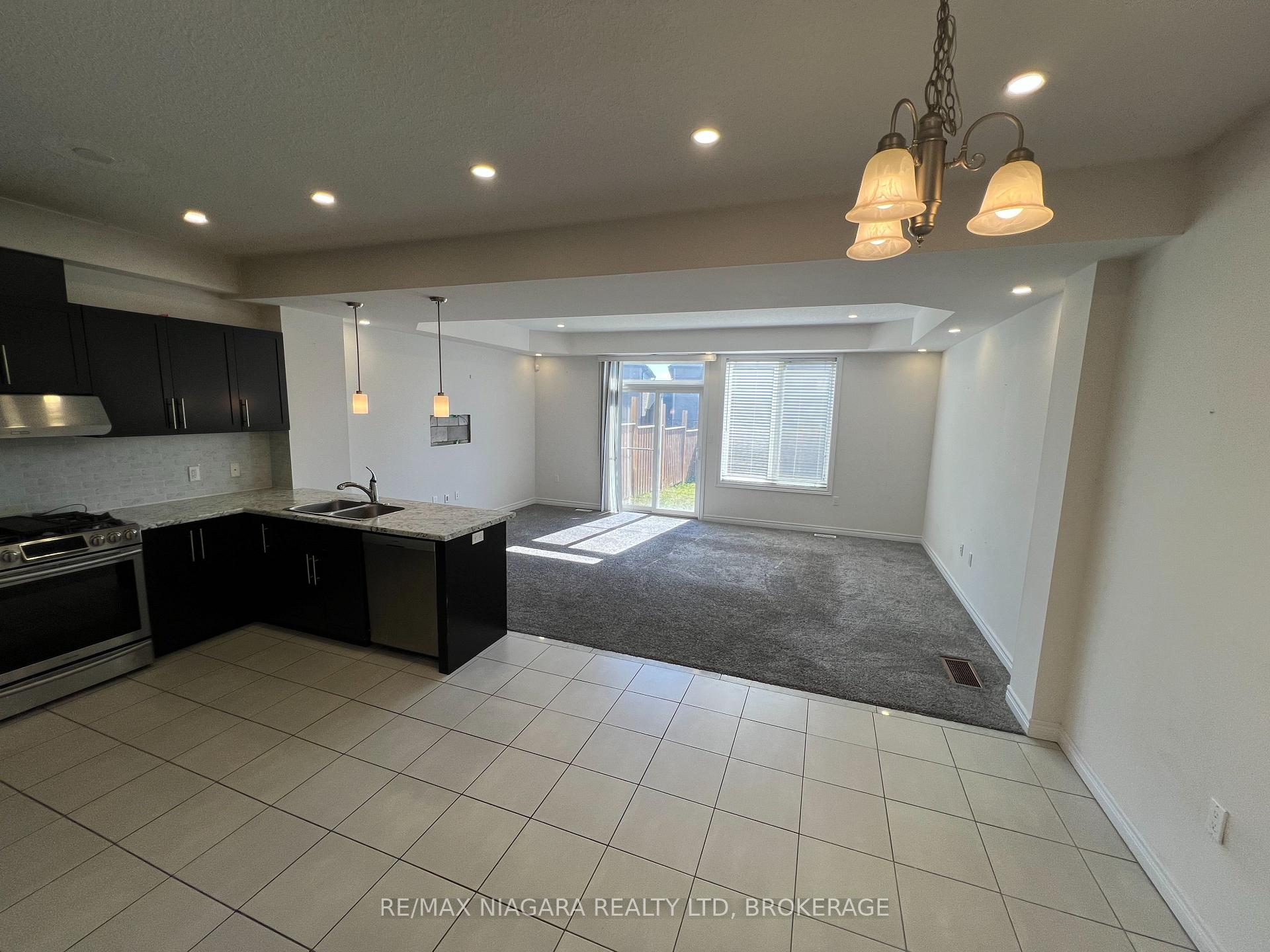 Photo 15 of 23 Fairgrounds Drive, Hamilton, Binbrook — HOMEH