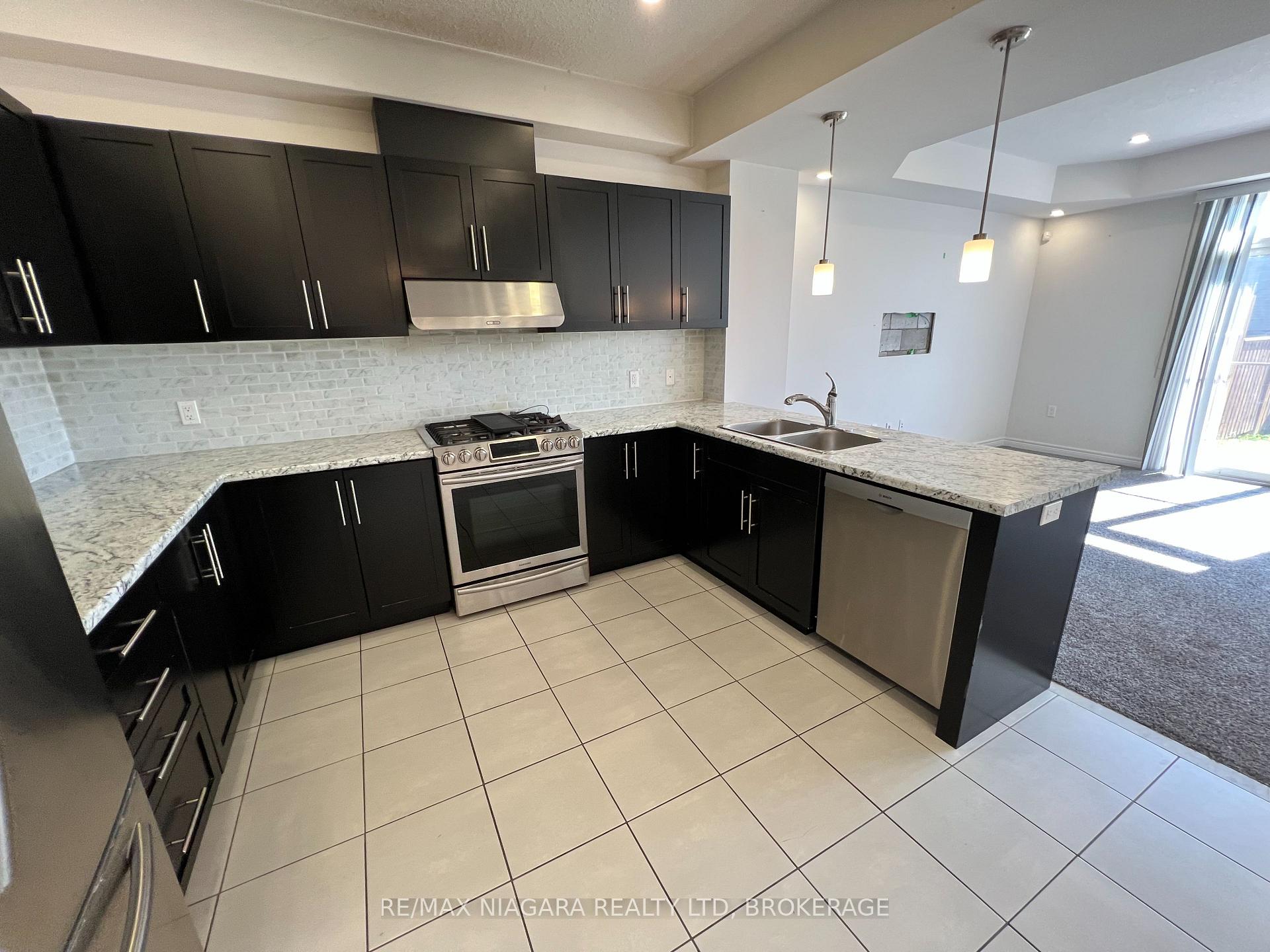 Photo 17 of 23 Fairgrounds Drive, Hamilton, Binbrook — HOMEH
