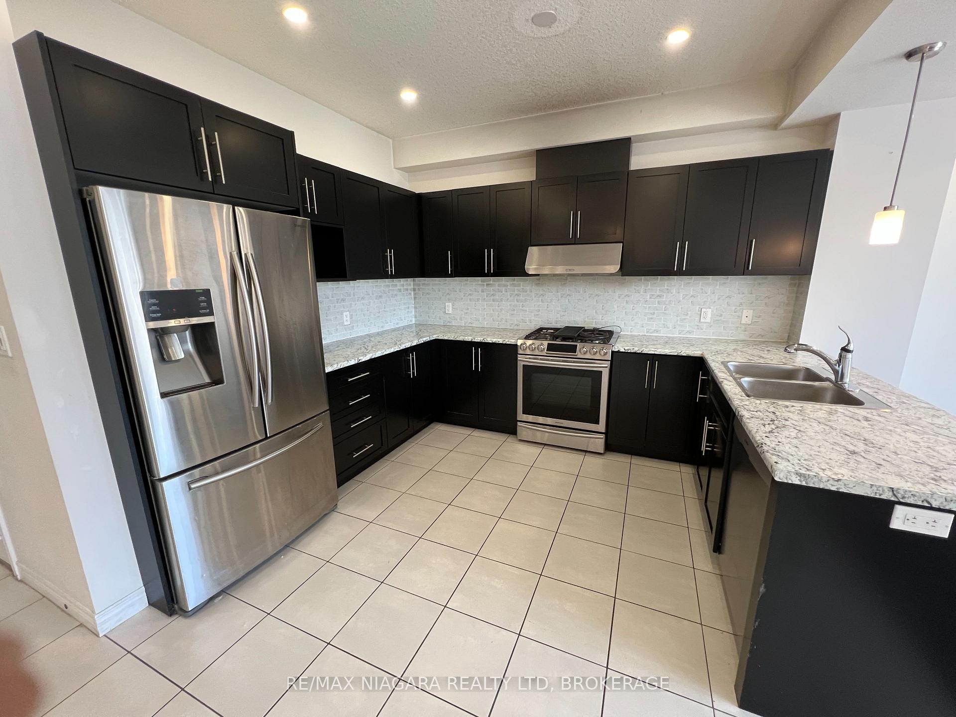 Photo 19 of 23 Fairgrounds Drive, Hamilton, Binbrook — HOMEH