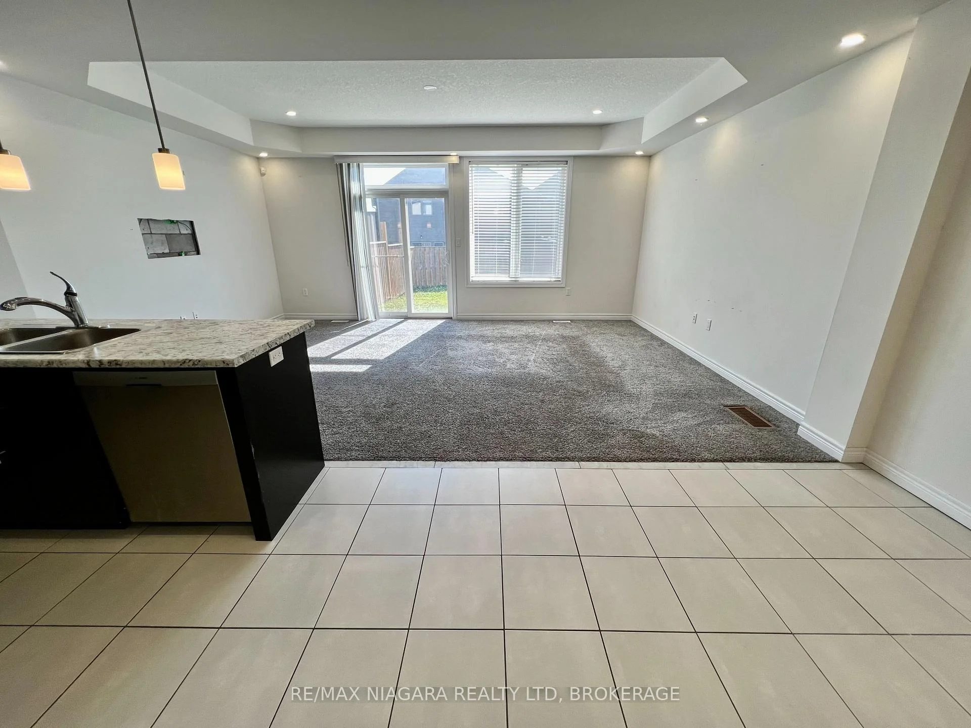 Photo 12 of 23 Fairgrounds Drive, Hamilton, Binbrook — HOMEH