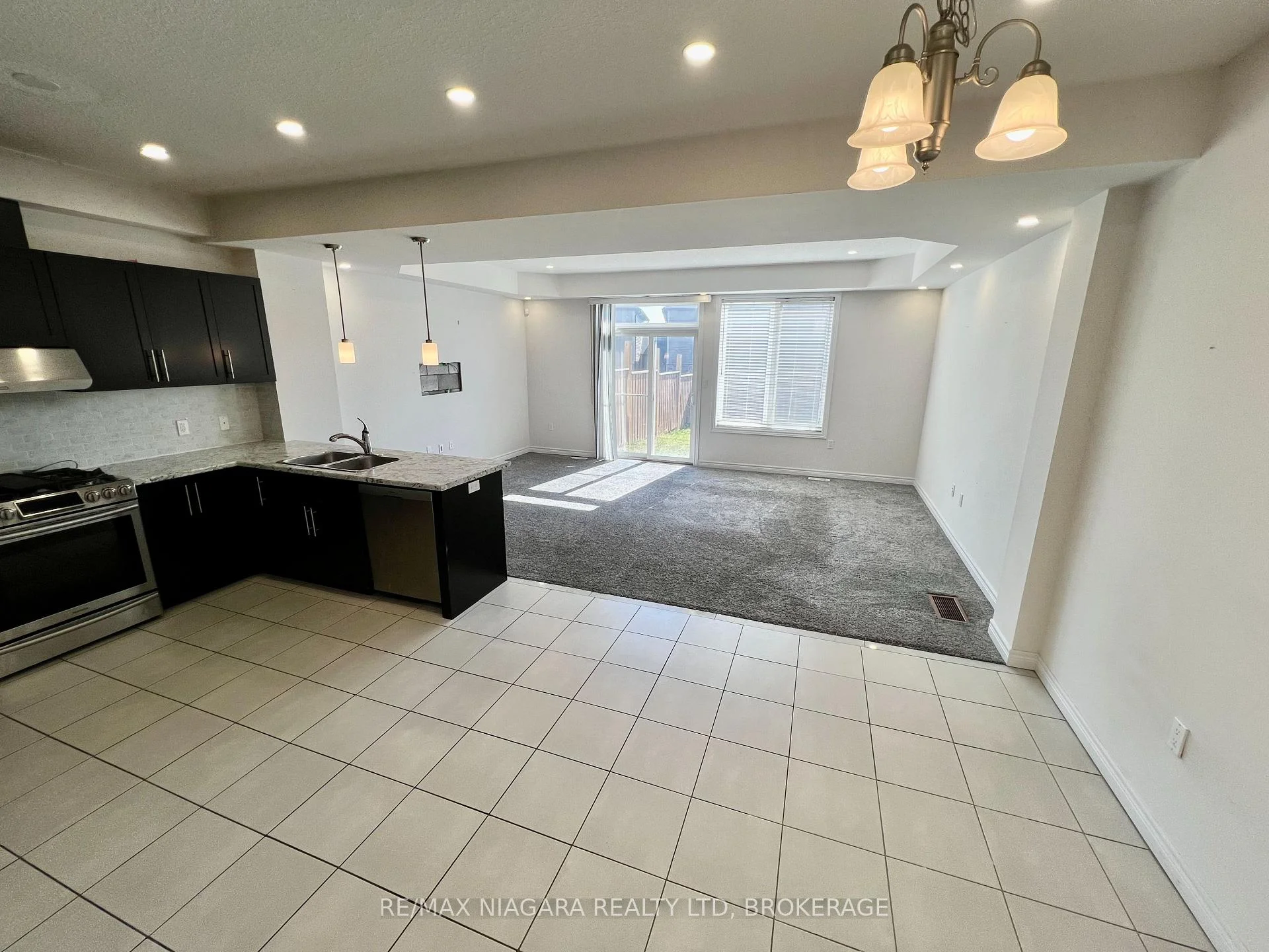 Photo 16 of 23 Fairgrounds Drive, Hamilton, Binbrook — HOMEH