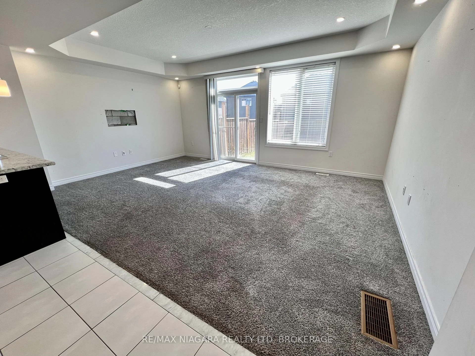 Photo 18 of 23 Fairgrounds Drive, Hamilton, Binbrook — HOMEH