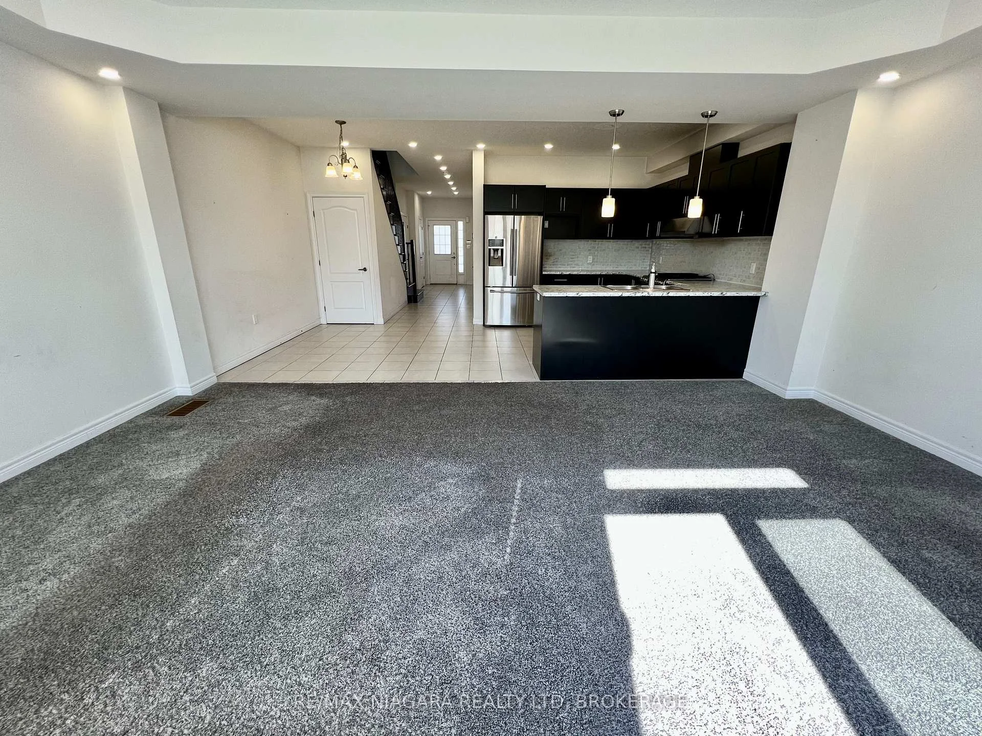 Photo 20 of 23 Fairgrounds Drive, Hamilton, Binbrook — HOMEH