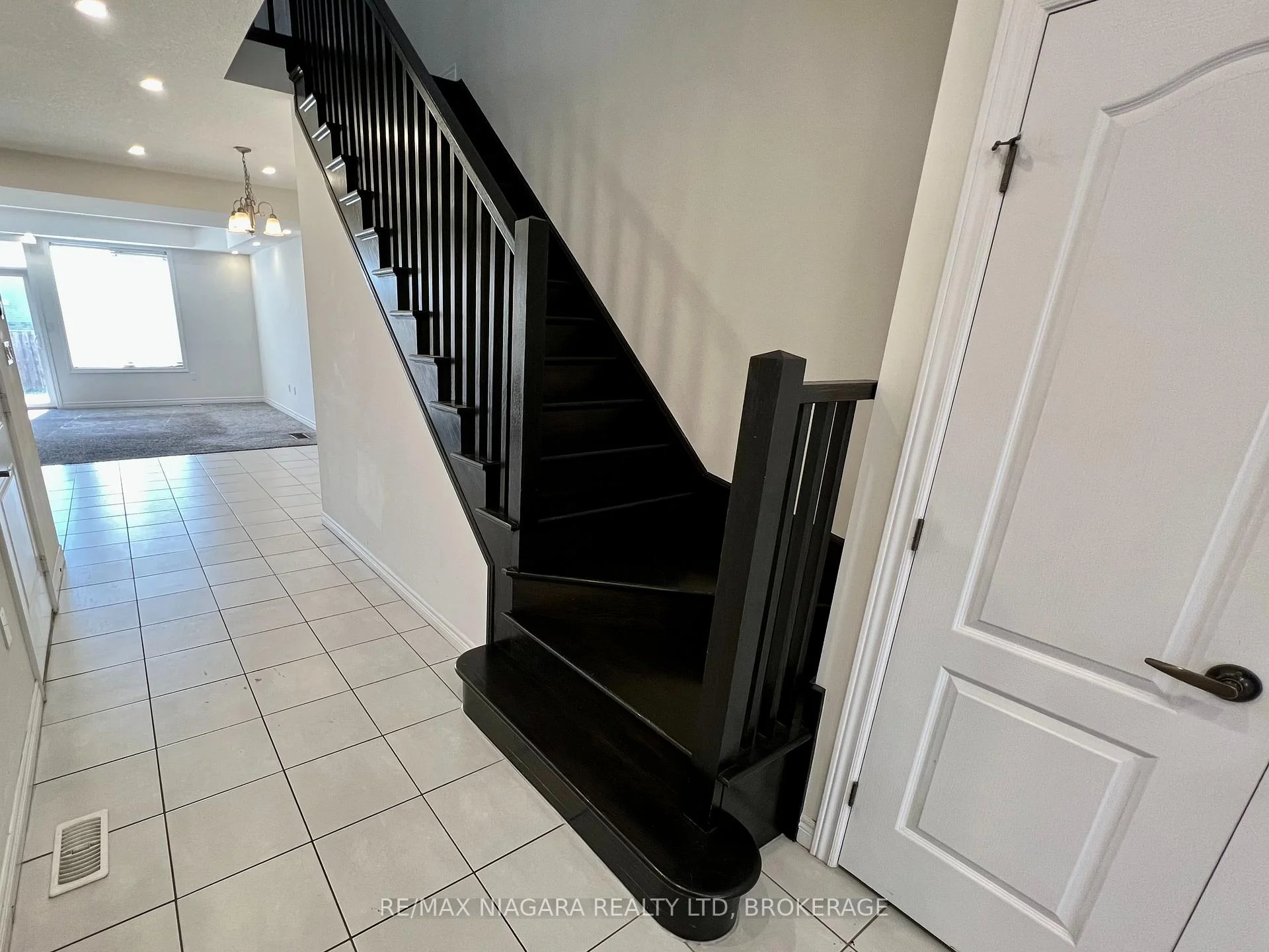 Photo 40 of 23 Fairgrounds Drive, Hamilton, Binbrook — HOMEH