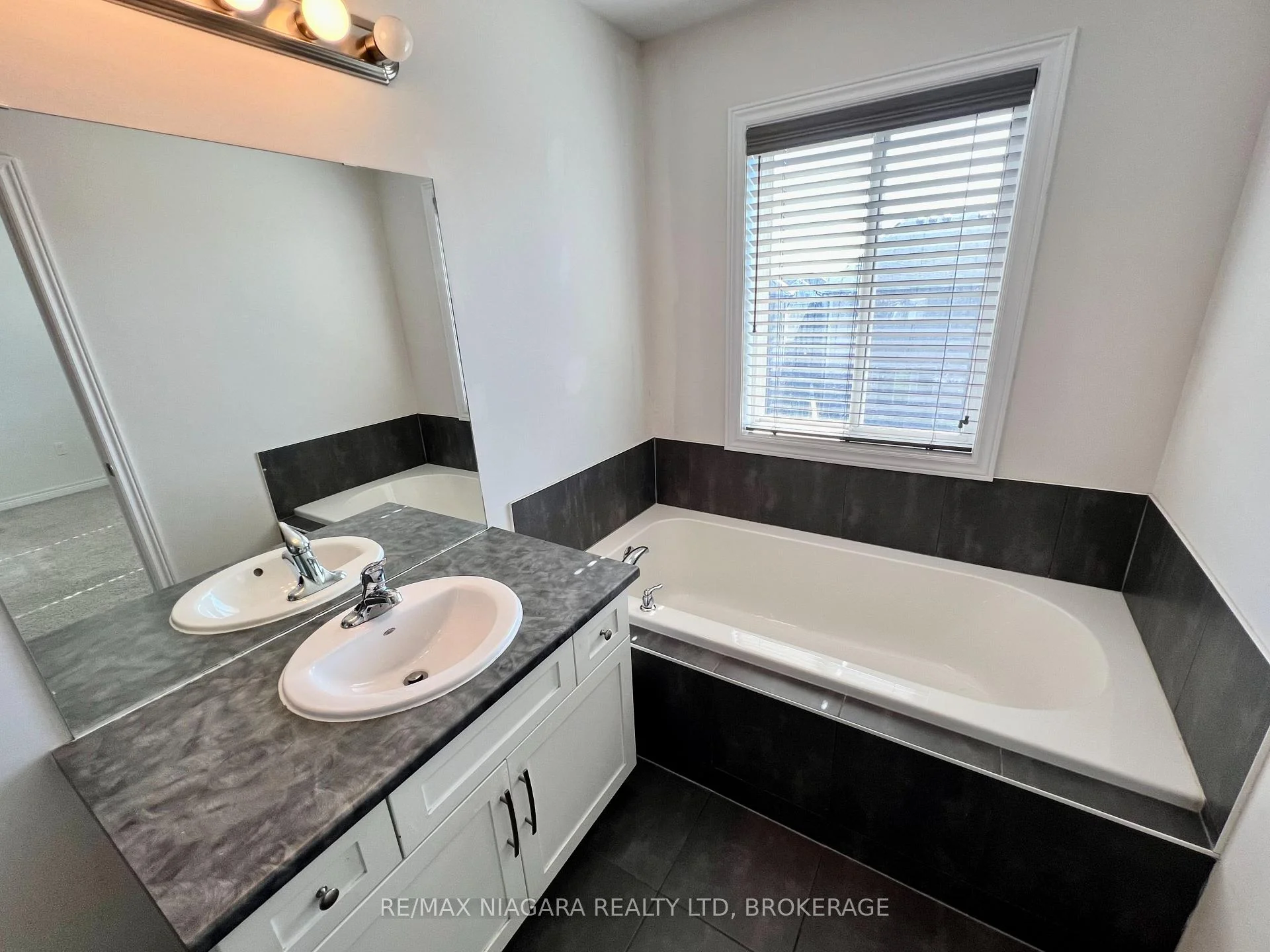 Photo 54 of 23 Fairgrounds Drive, Hamilton, Binbrook — HOMEH