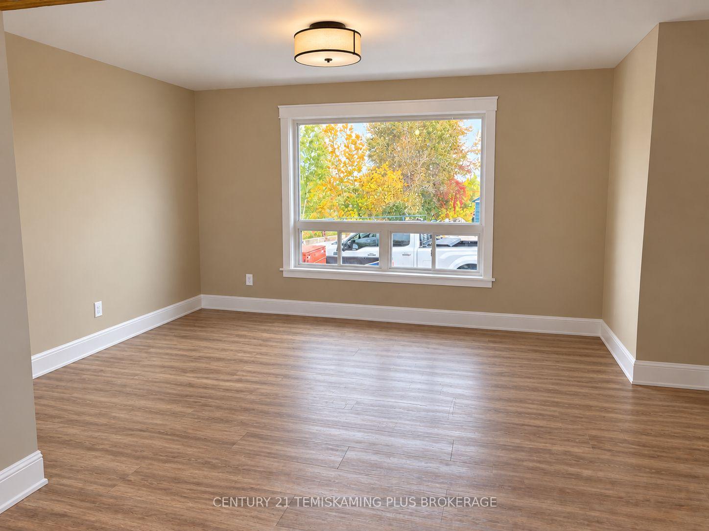 Photo 3 of 24 Park Place, Cobalt — HOMEH
