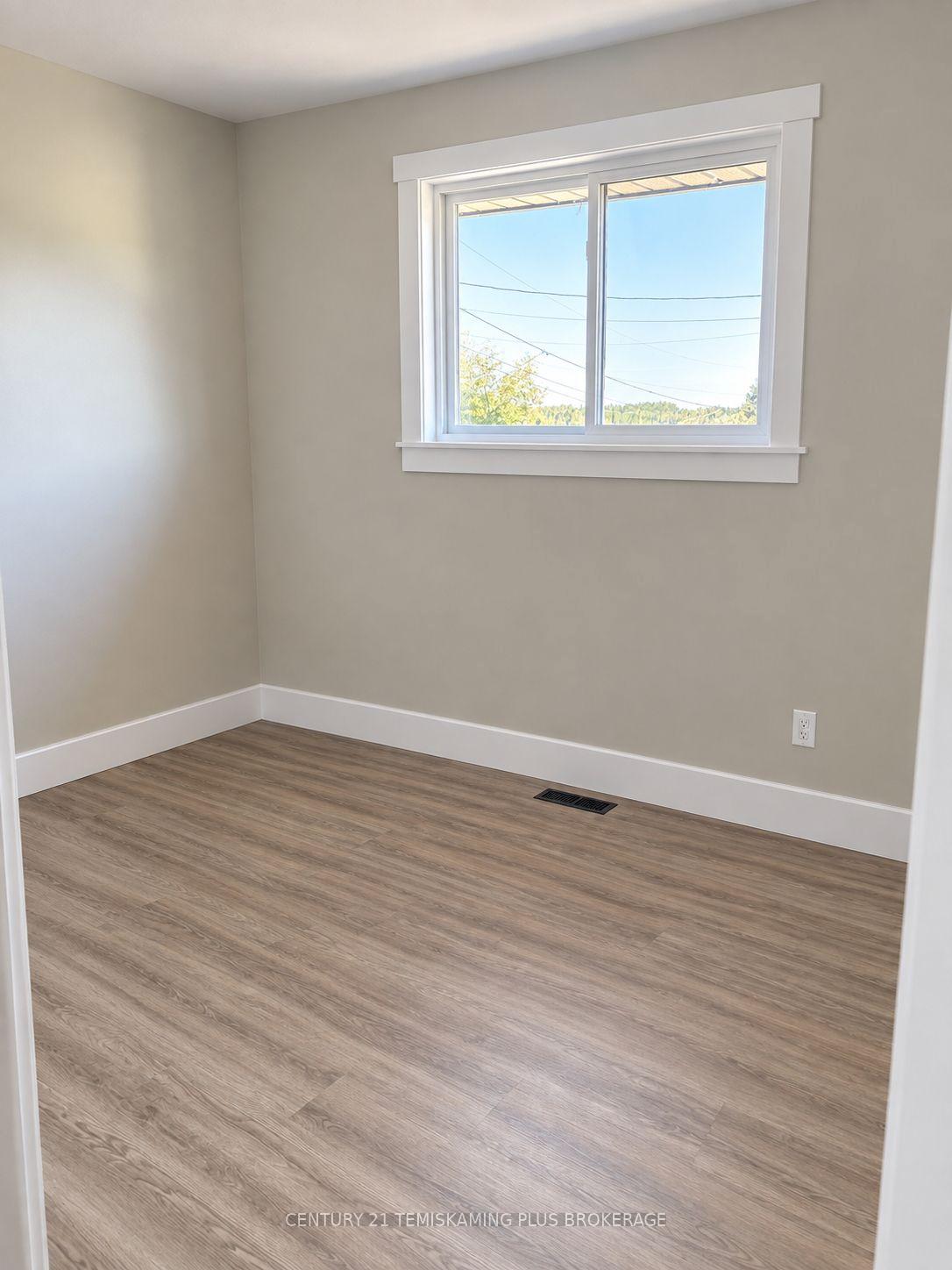 Photo 5 of 24 Park Place, Cobalt — HOMEH
