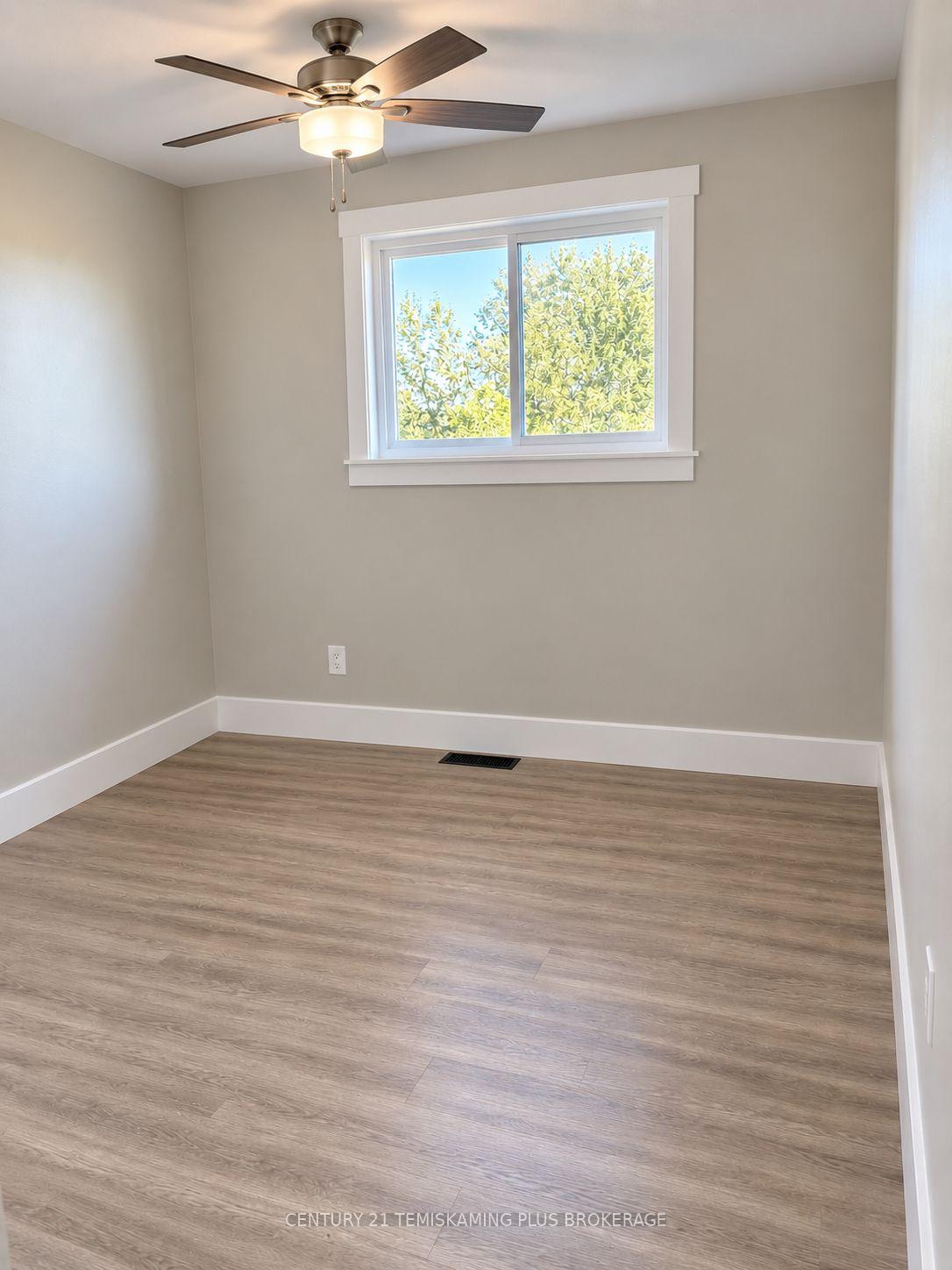 Photo 8 of 24 Park Place, Cobalt — HOMEH