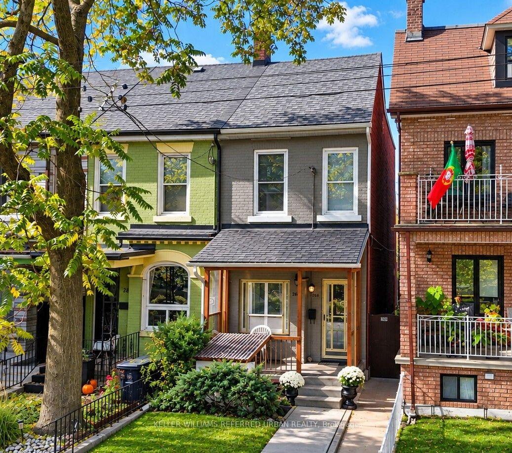 Photo of 266 Roxton Road