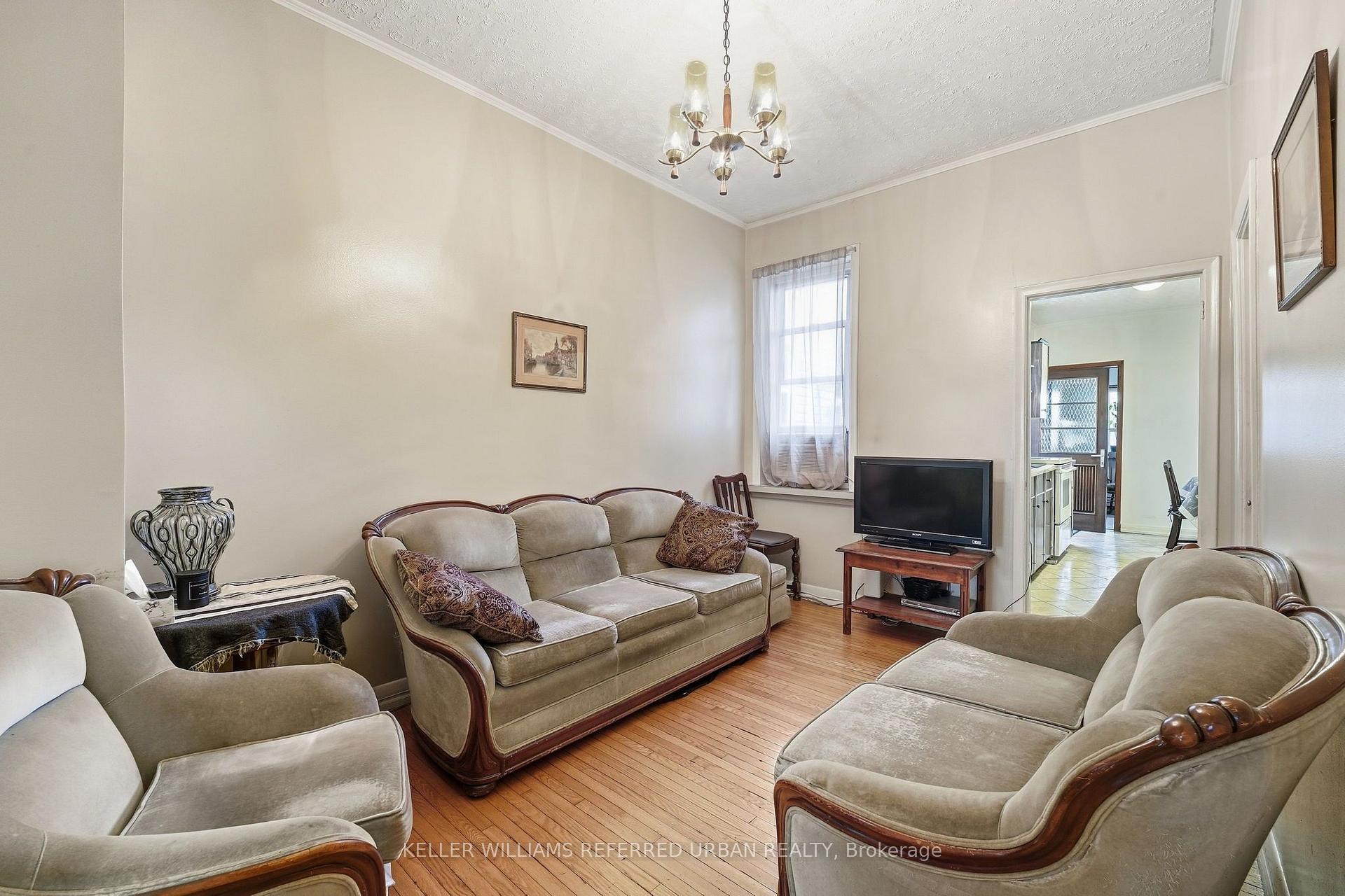 Photo 6 of 266 Roxton Road, Toronto, Palmerston-Little Italy — HOMEH