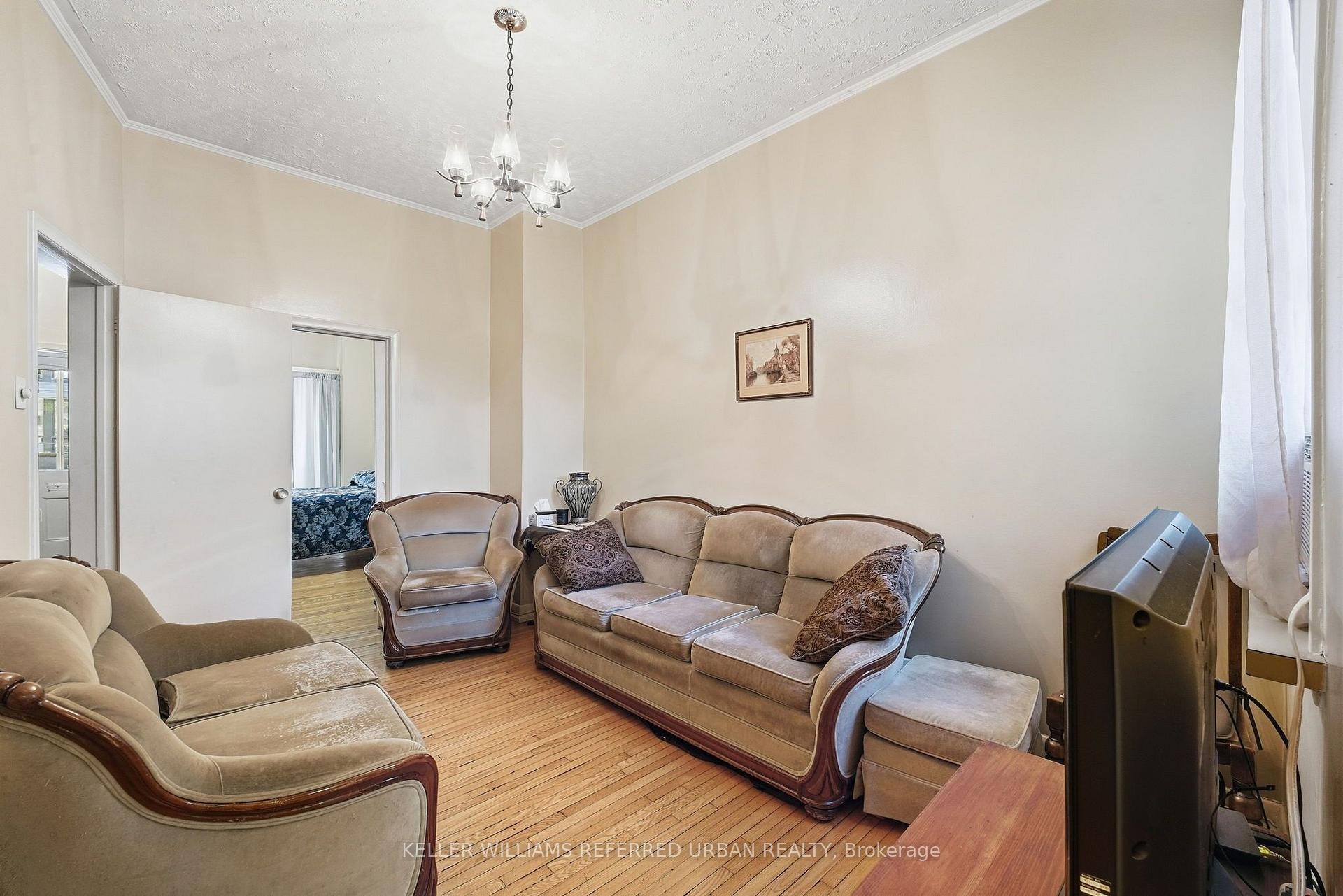 Photo 7 of 266 Roxton Road, Toronto, Palmerston-Little Italy — HOMEH