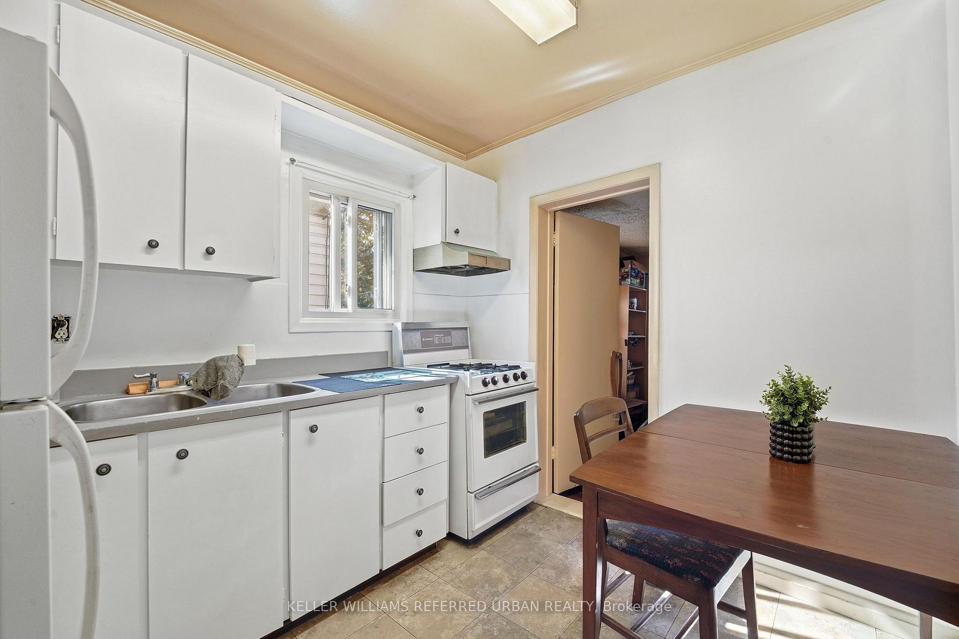 Photo 13 of 266 Roxton Road, Toronto, Palmerston-Little Italy — HOMEH